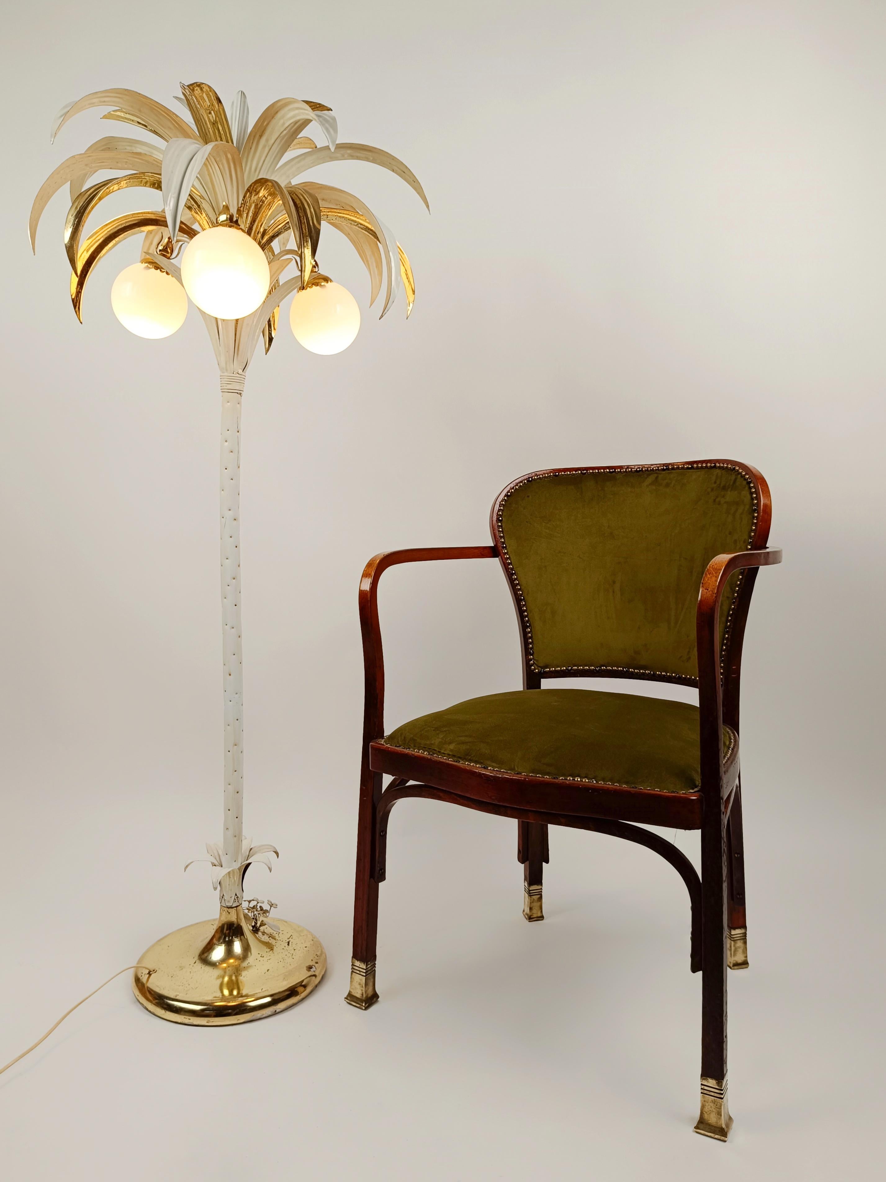 Vergoldete Palmen-Stehlampe im Stil von Hans Kögl,  Italien 1970er Jahre im Zustand „Gut“ im Angebot in Roma, IT