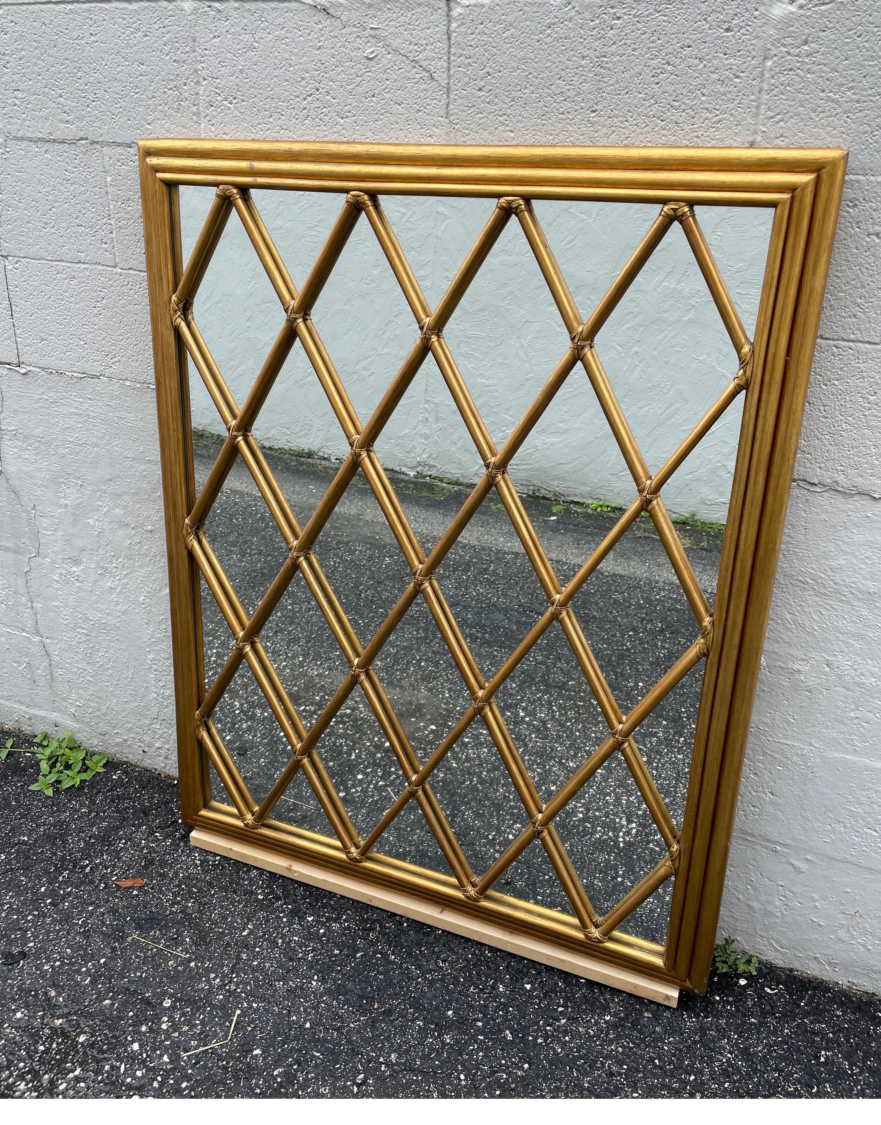 Miroir vintage en rotin et bambou doré avec un motif arlequin par Mc Guire.