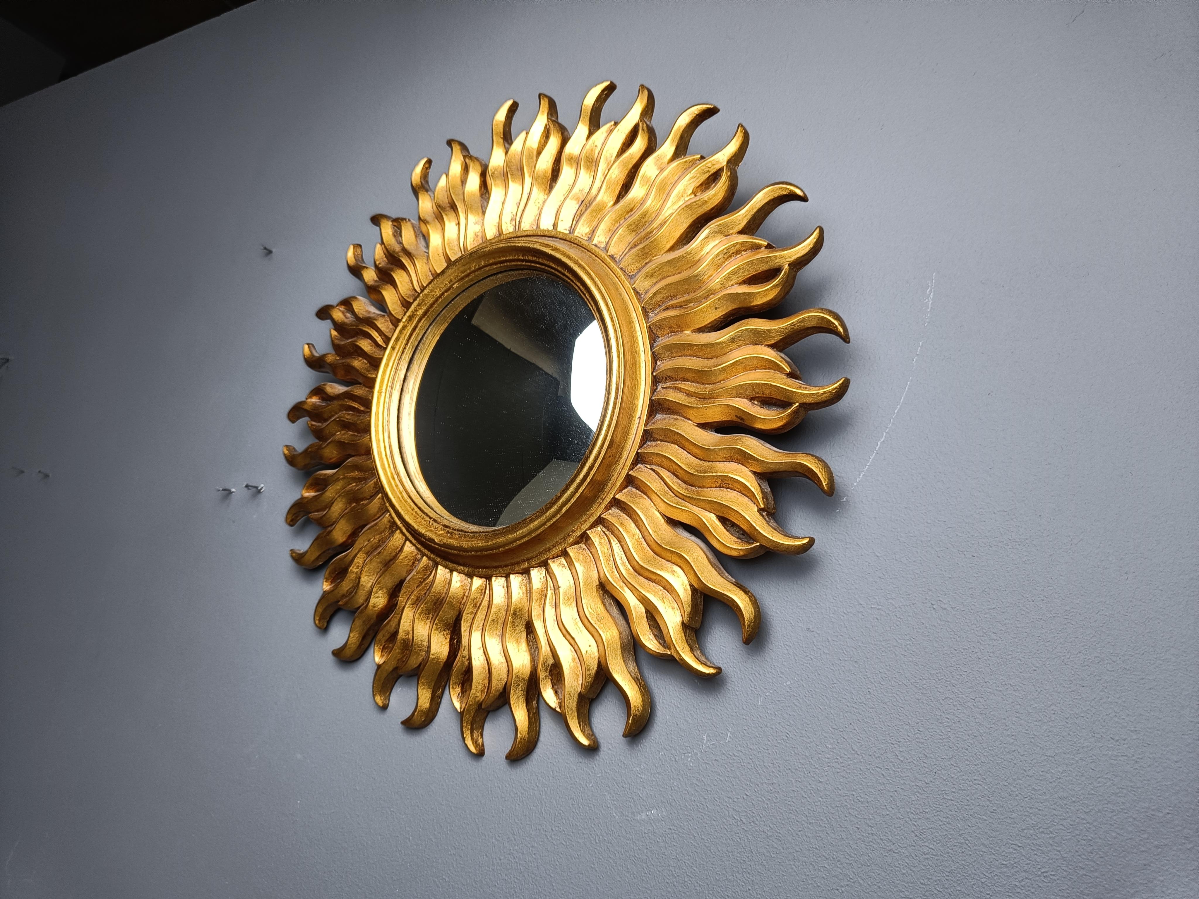 Stile impero Specchio d'epoca in resina dorata a raggiera, anni '60 in vendita