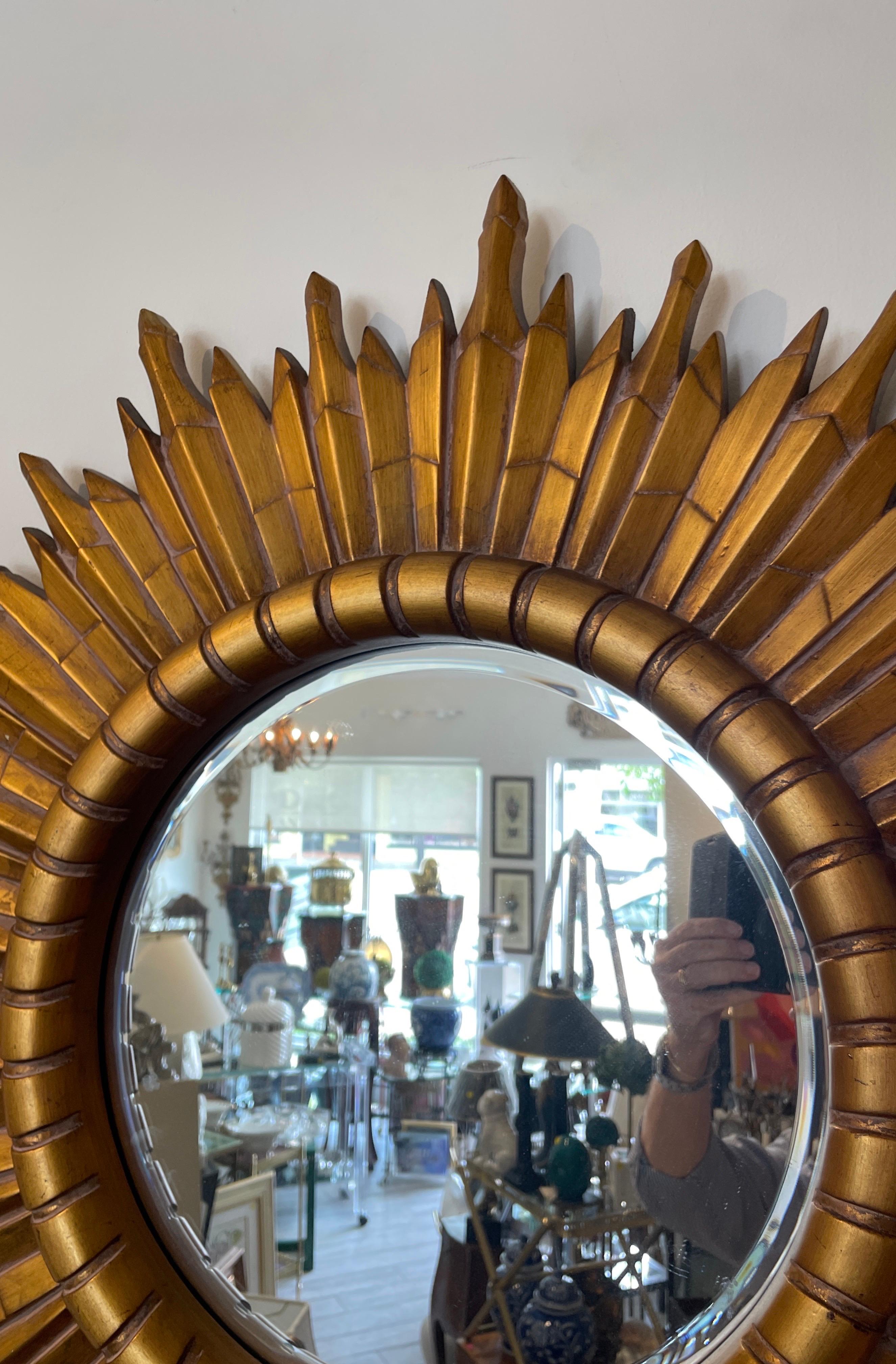20ième siècle Miroir mural doré Sunburst vintage en vente