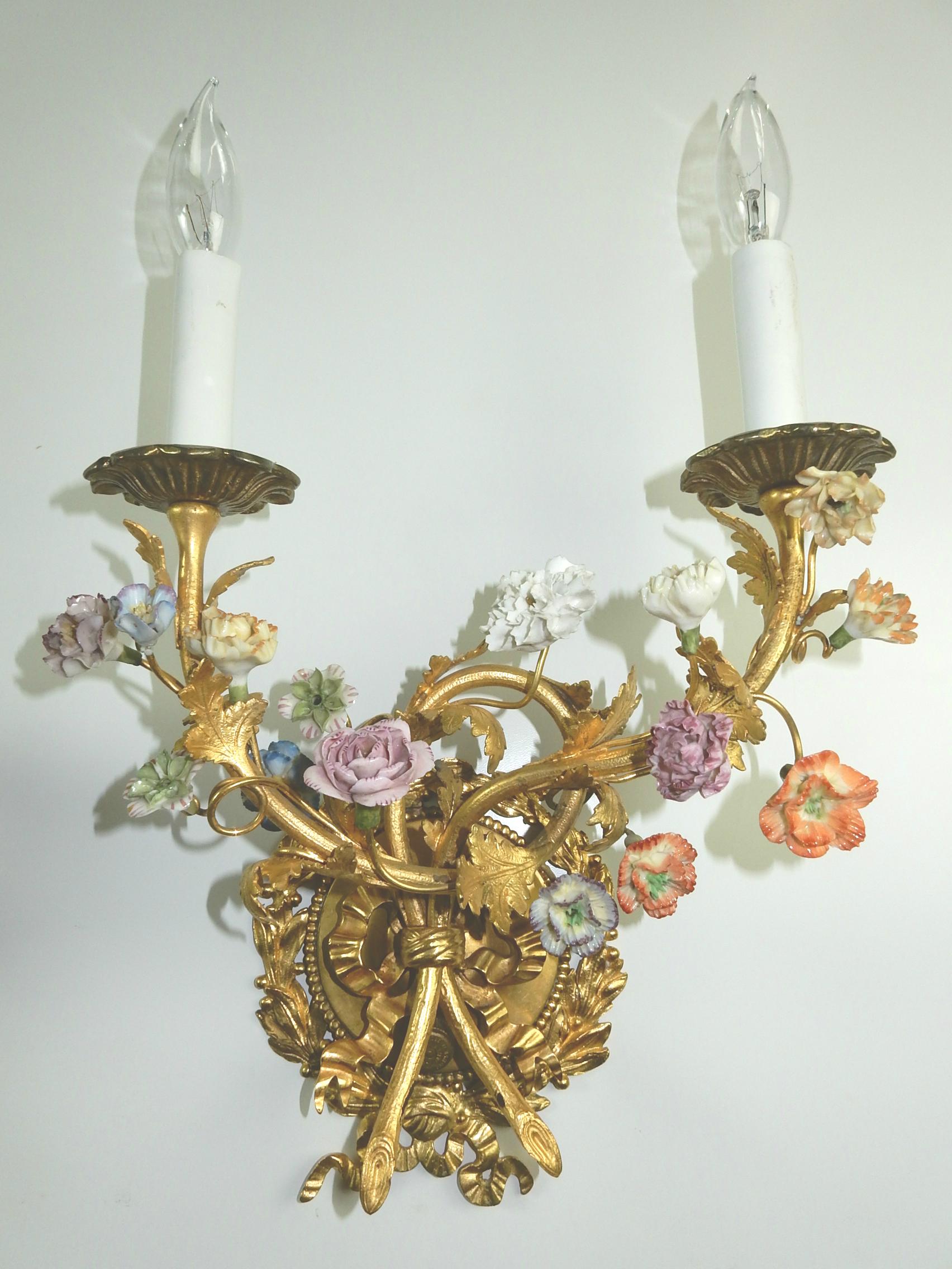Fabulous pair of vintage sconces plated in a gilded gold with floral motif of actual hand painted porcelain flowers.
Both in perfect working order and very good original condition. Ready to mount at any standard electrical box, hardware included.