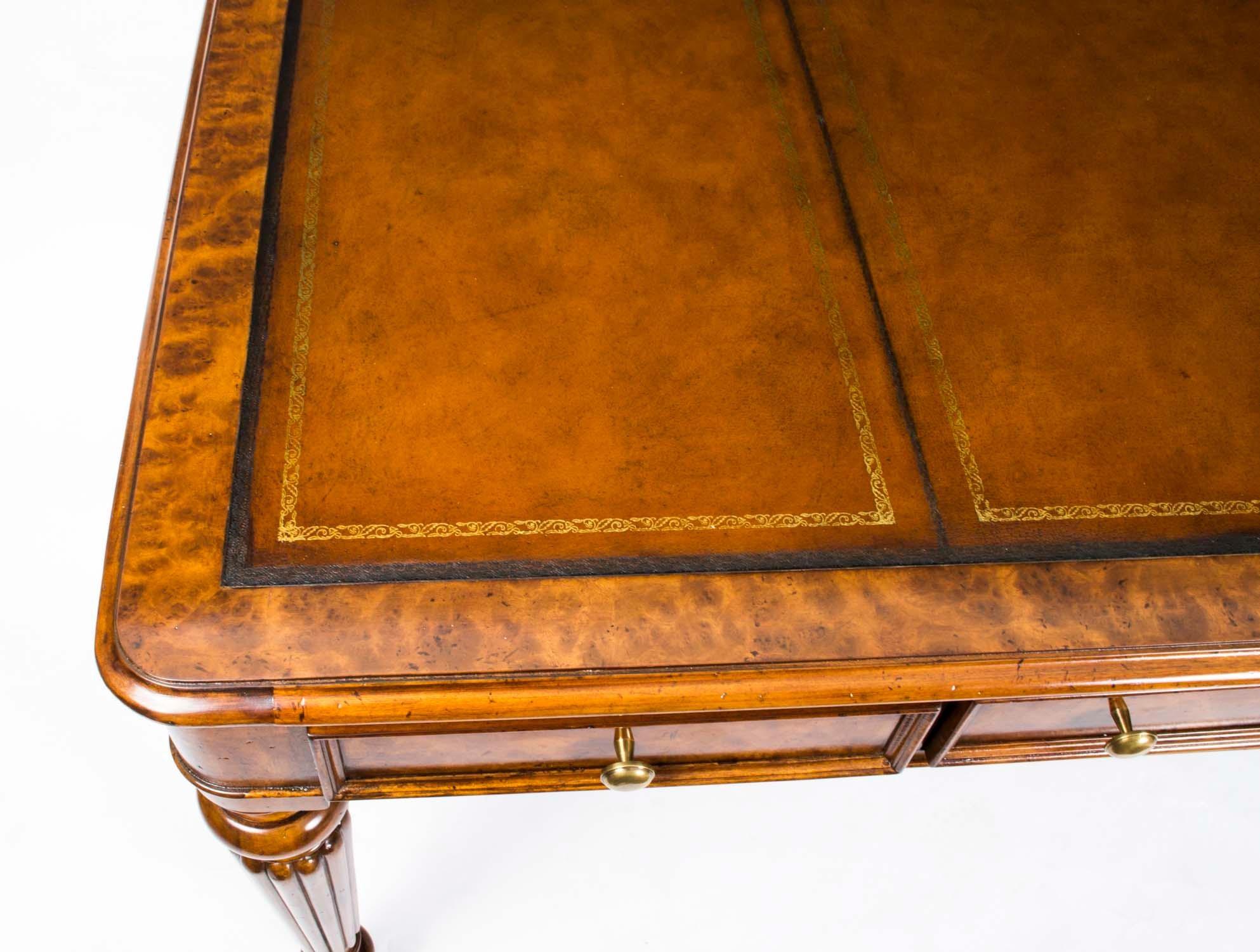 Vintage Gillows Style Burr Walnut Writing Table Desk, 20th Century In Good Condition In London, GB