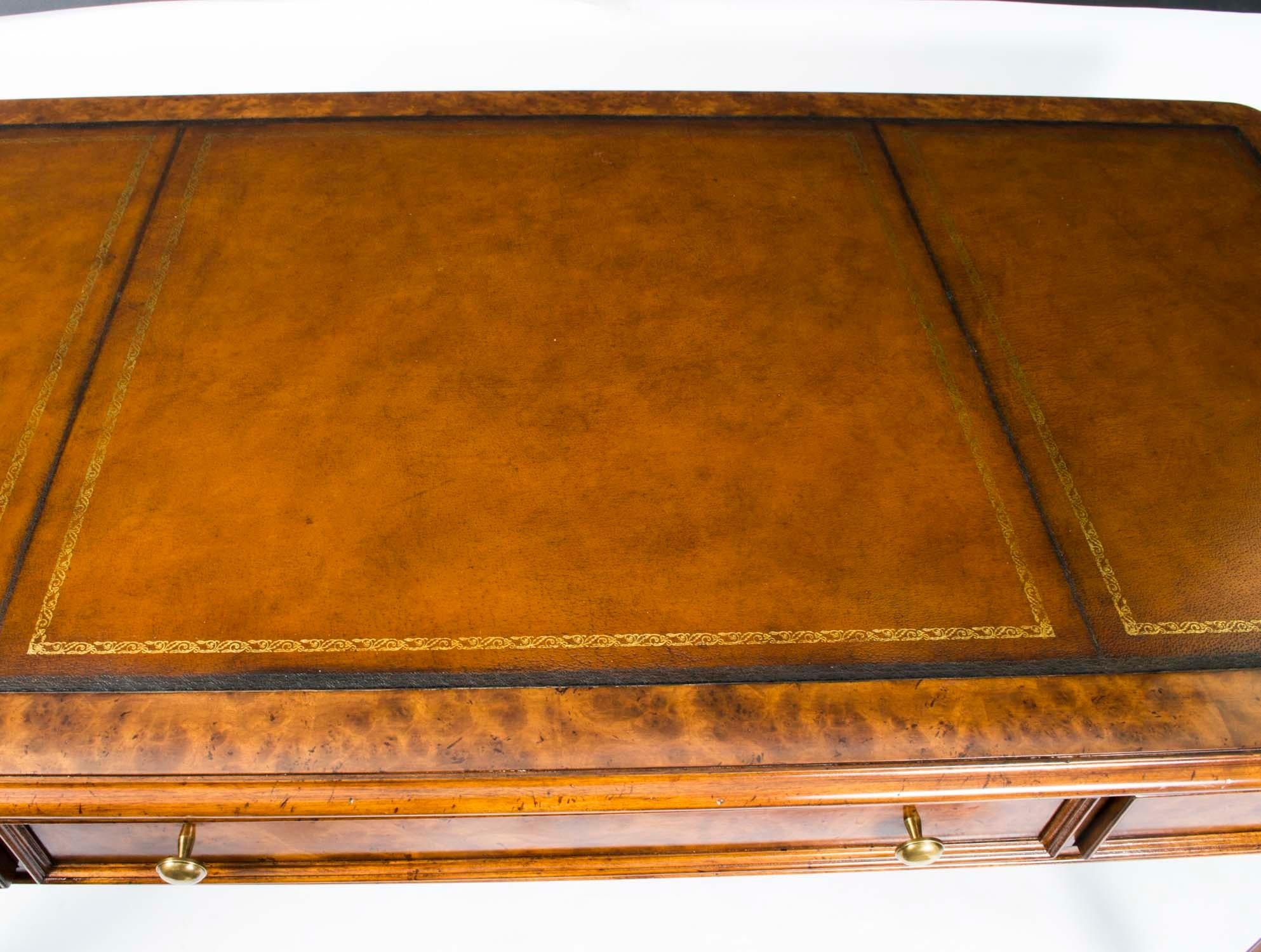 Vintage Gillows Style Burr Walnut Writing Table Desk 20th Century In Good Condition For Sale In London, GB