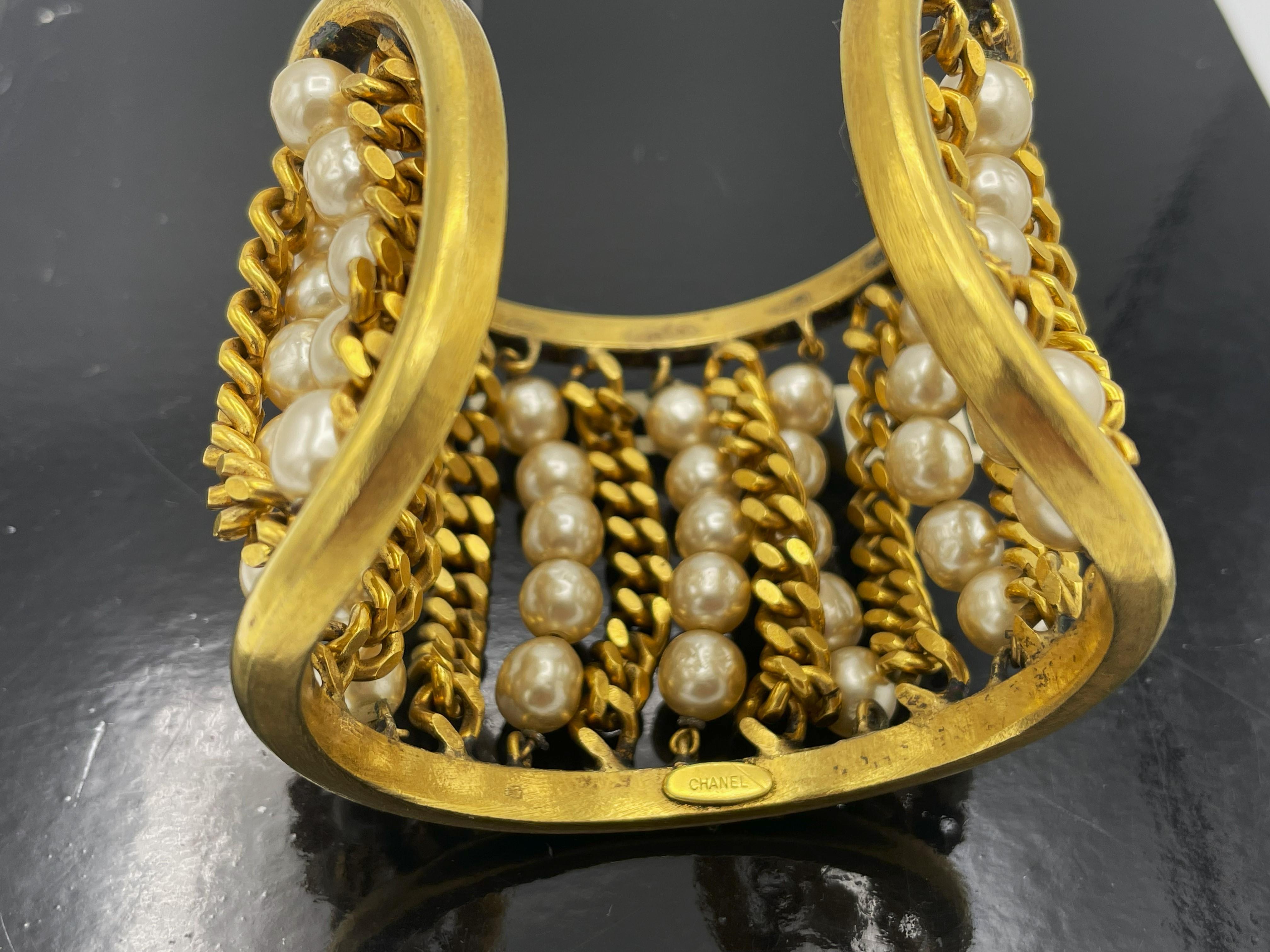 Polsino Chanel d'epoca, dorato e con imitazioni di perle, anni '60 In condizioni buone in vendita a Stuttgart, DE