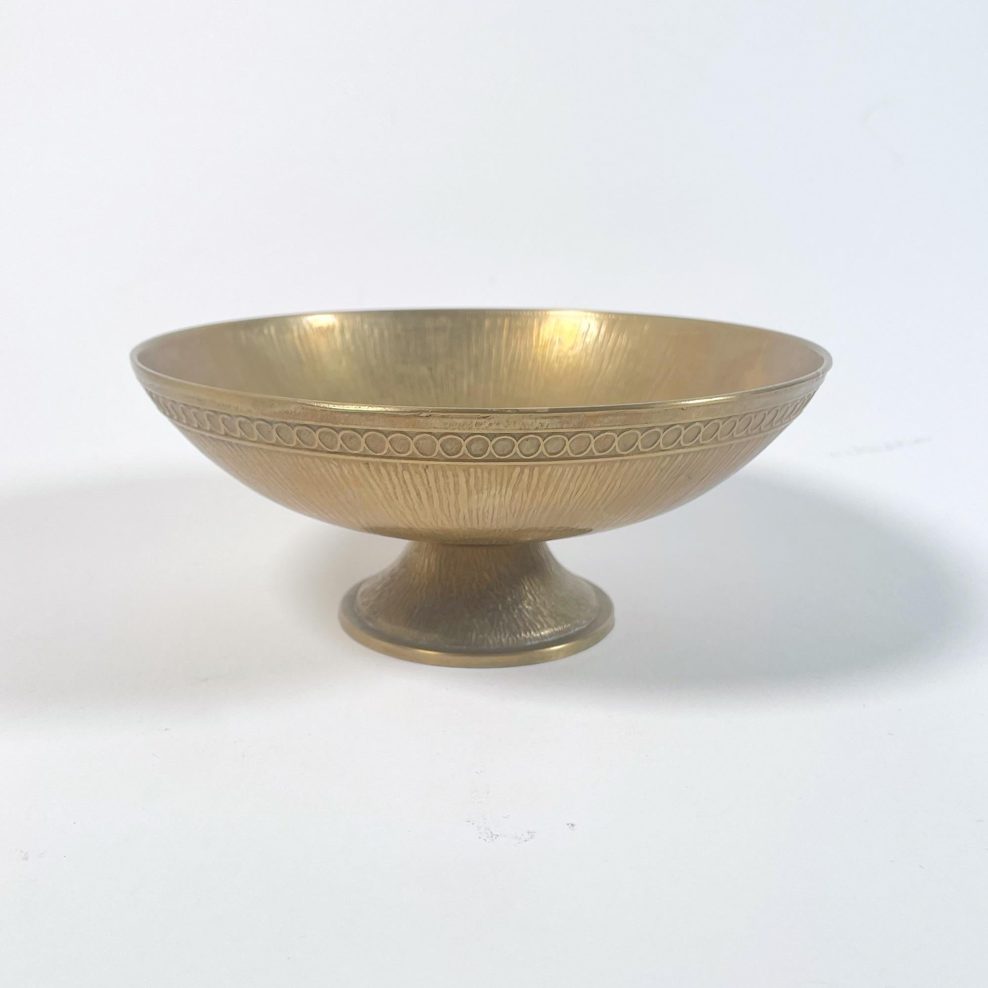 Bol en bronze doré des années 1960, pièce de décoration moderne du milieu du siècle dernier en vente 1