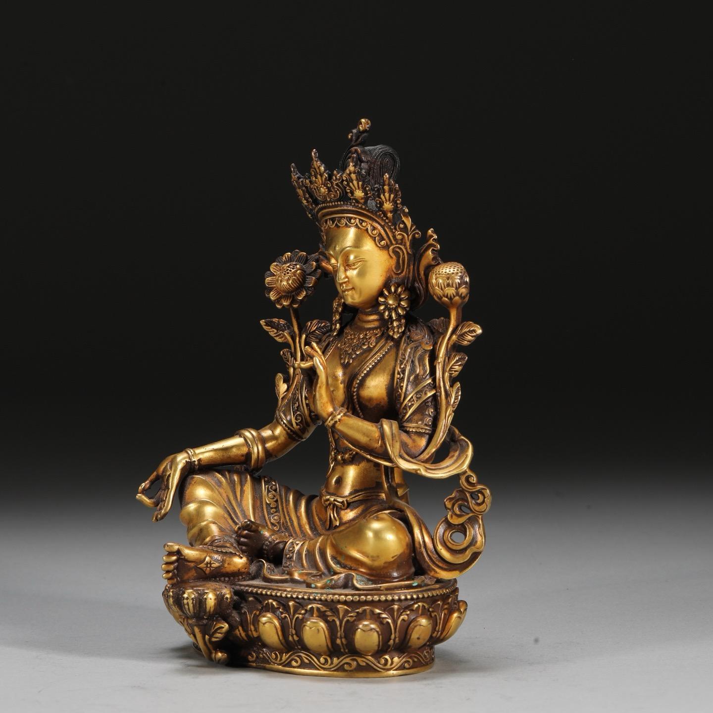 Vintage Gilt Bronze Green Tara Tibetan Buddhism Goddess Seated Statue In Fair Condition For Sale In 景德镇市, CN