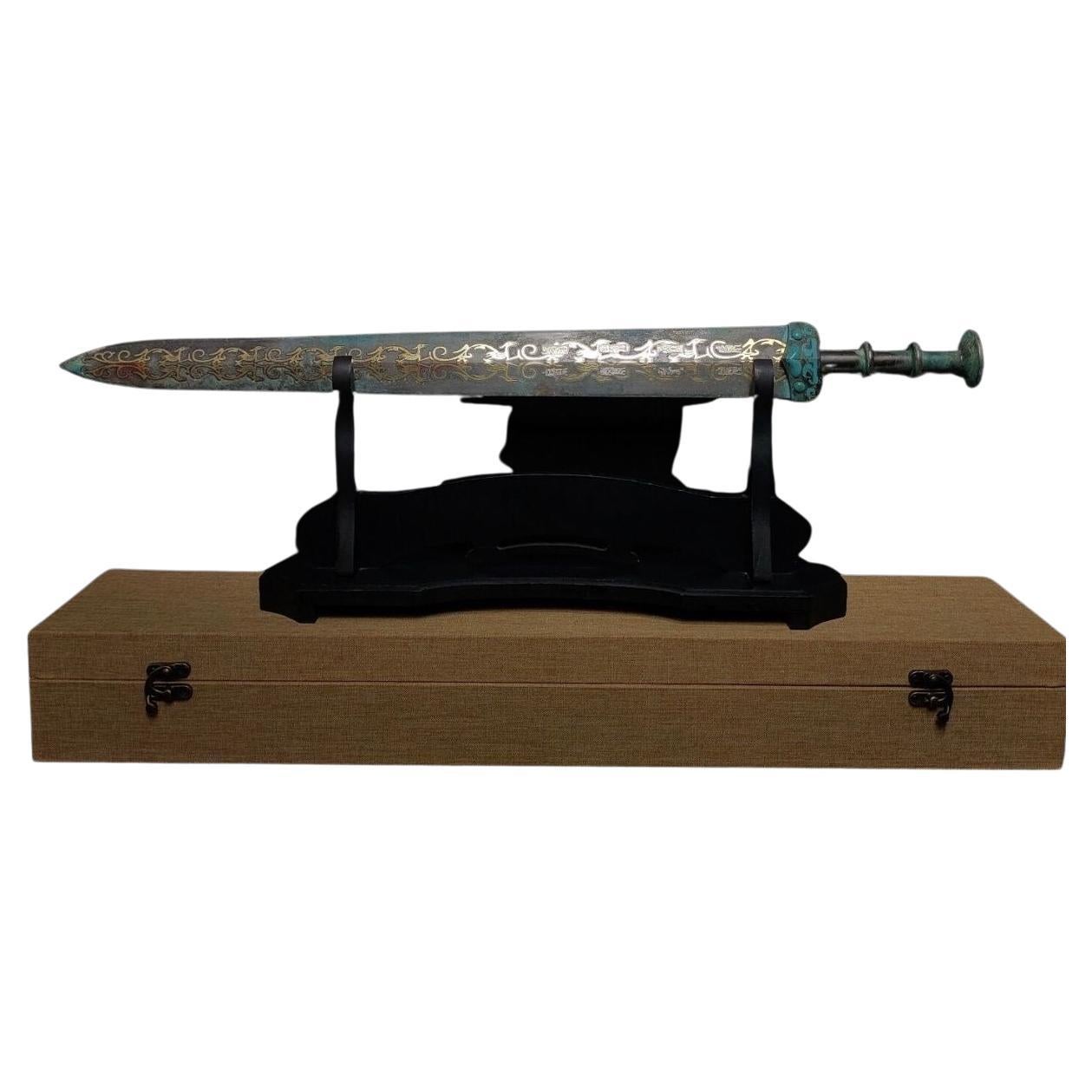 Grande épée vintage en bronze doré et argenté de Chine Epée originale en vente