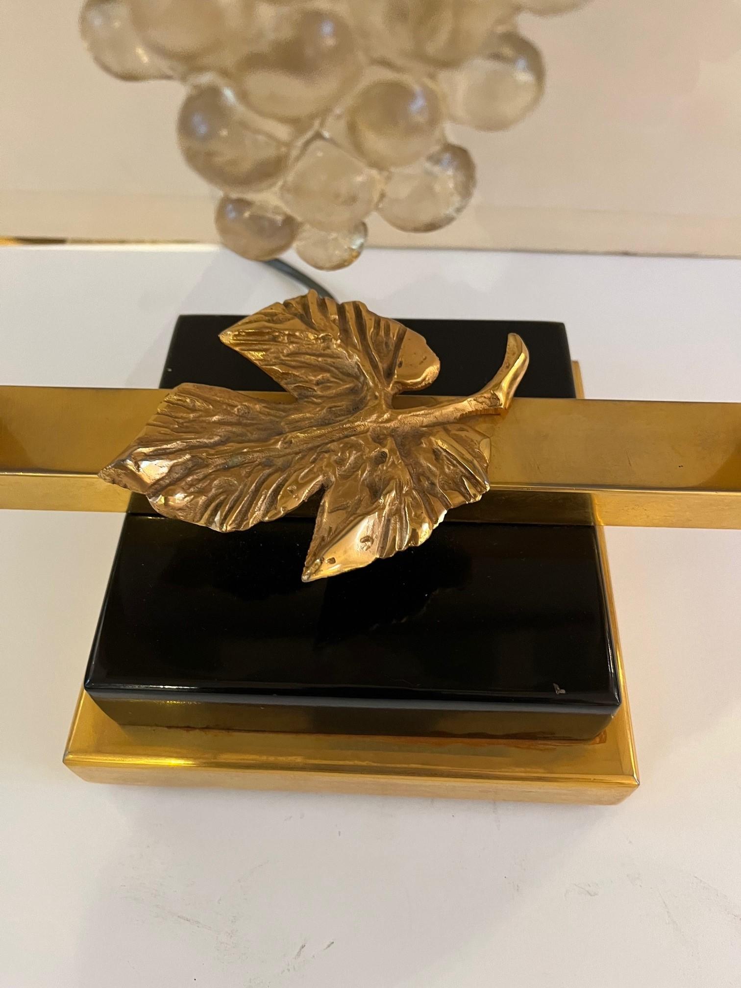 Doré Lampe de bureau vintage en bronze doré avec grappe de raisins de Murano en vente