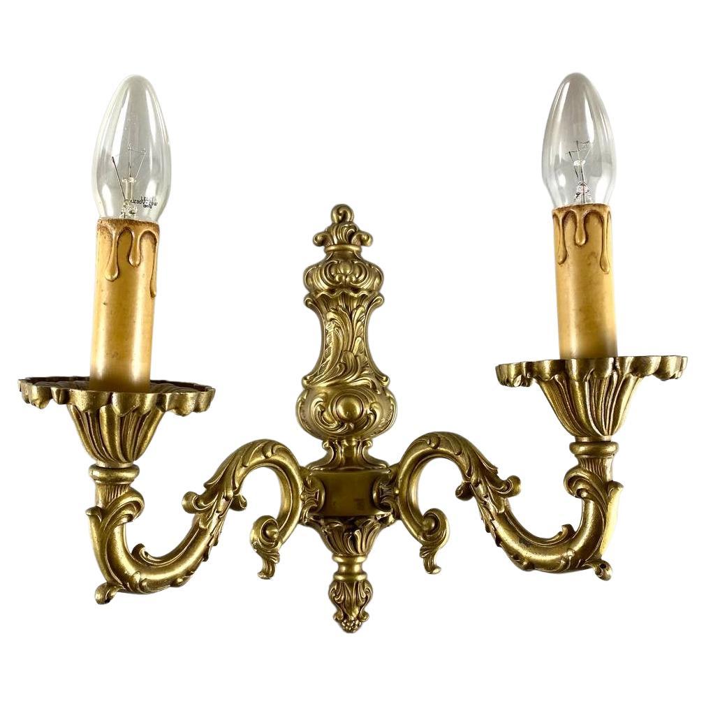 Vintage Wandlampe aus vergoldeter Bronze Doppelarmige Wandleuchte im Angebot