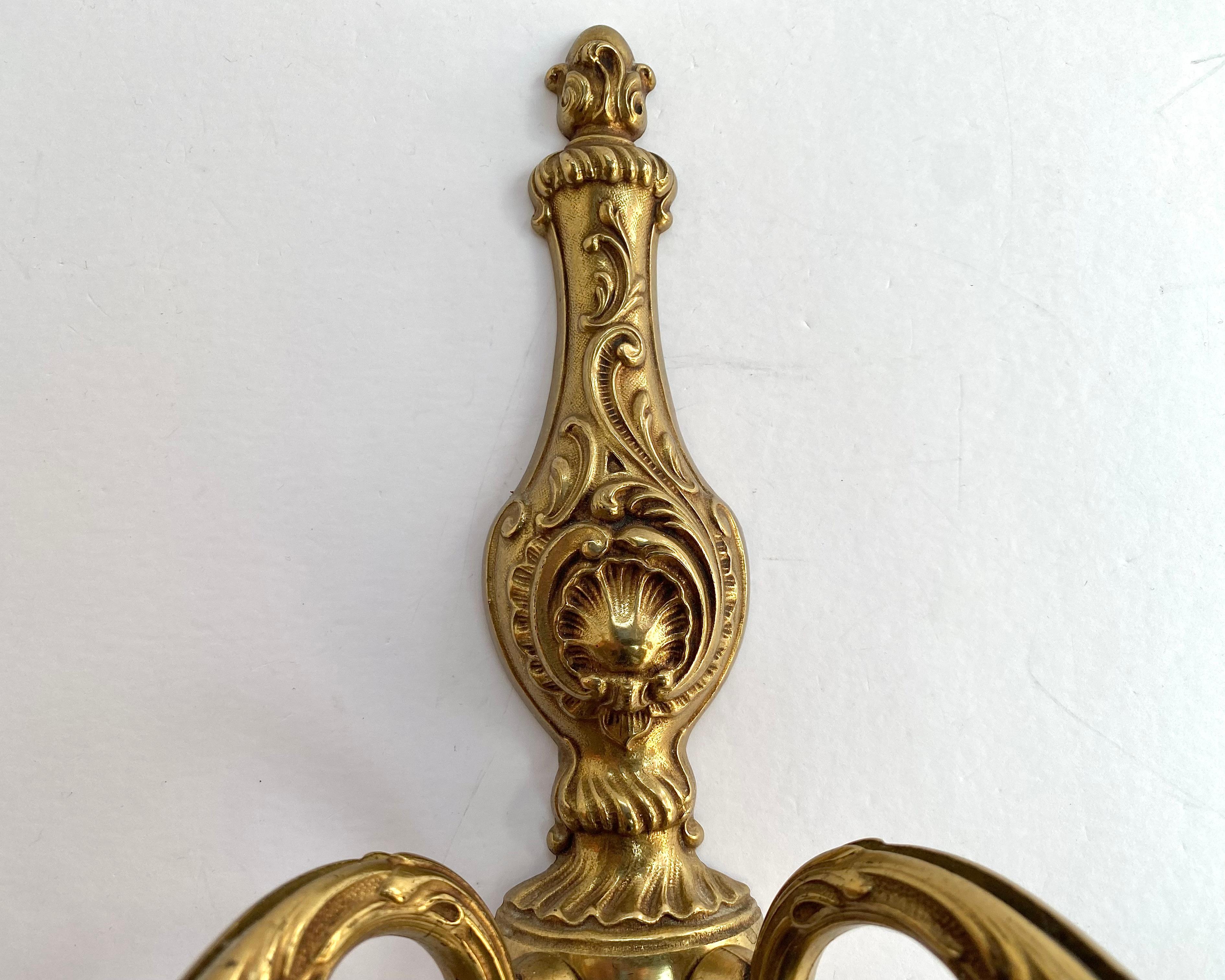 Applique murale vintage en bronze doré au design de candélabre, France, années 1960 Excellent état - En vente à Bastogne, BE