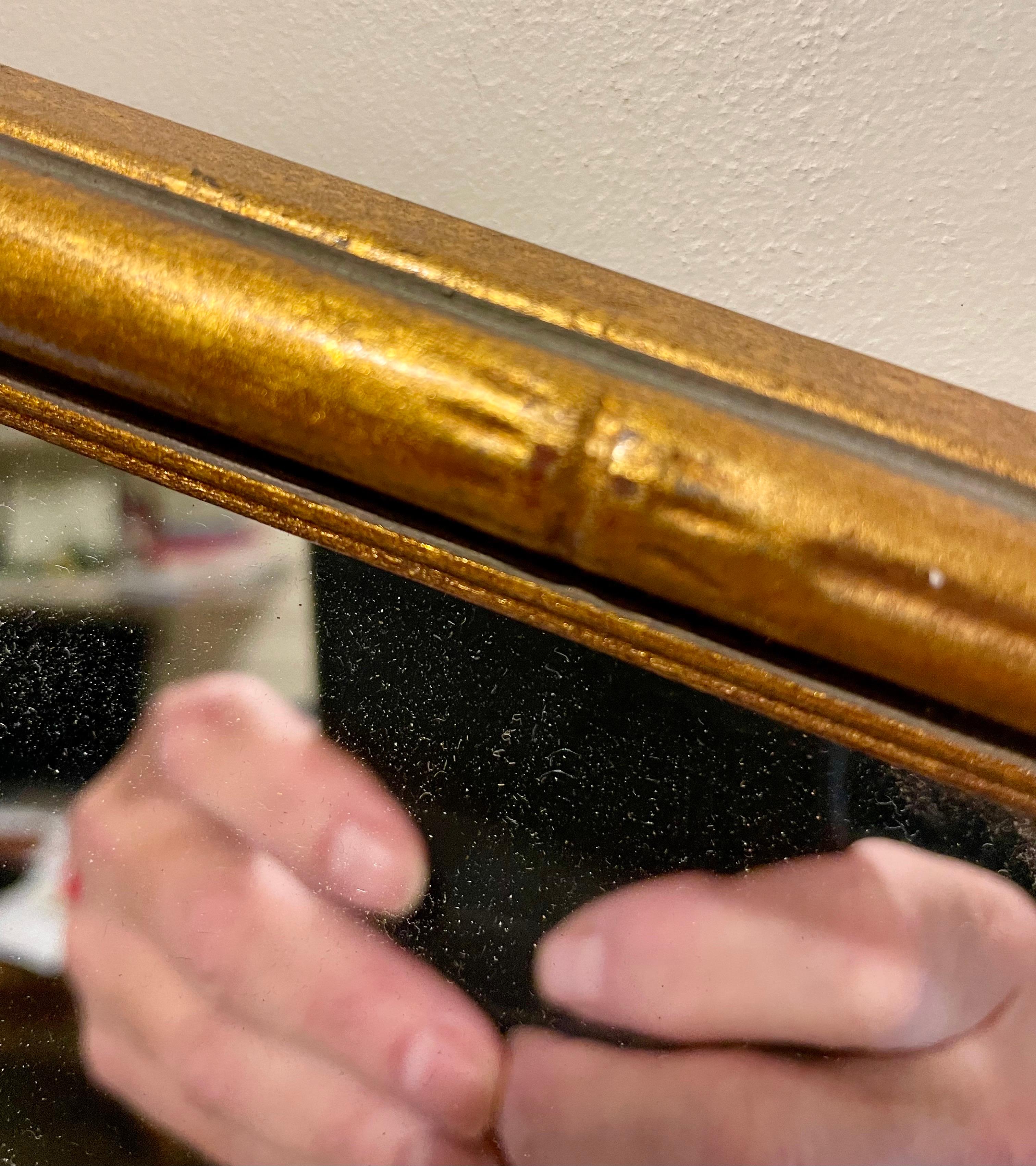 Espejo vintage dorado imitación bambú Estadounidense en venta