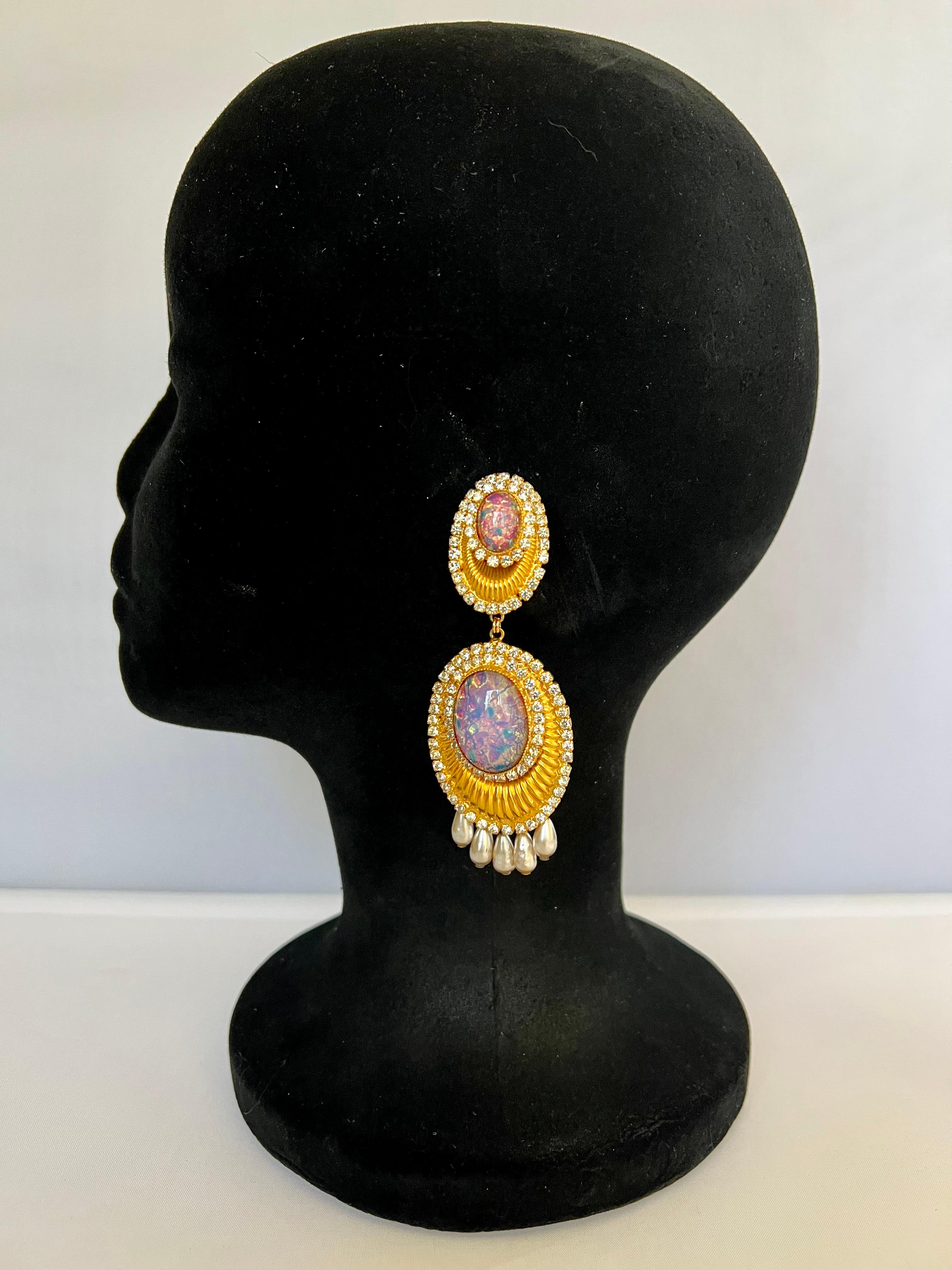 Vergoldete Vintage-Ohrringe aus Diamanten, Opal und Perlen von William de Lillo  (Kunsthandwerker*in) im Angebot