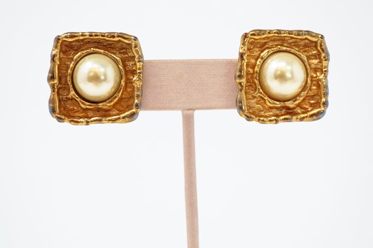 Vintage Gilt & Faux Mabe Pearl Statement Earrings, In The Style of Chanel For Sale 3