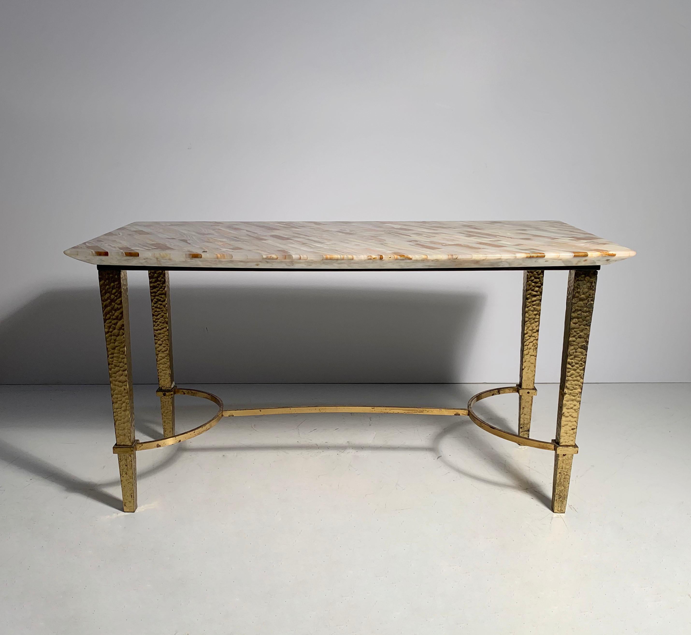 Art déco Vintage Gilt / Gilded Hammered Metal Petite Coffee Table with Stone Top en vente