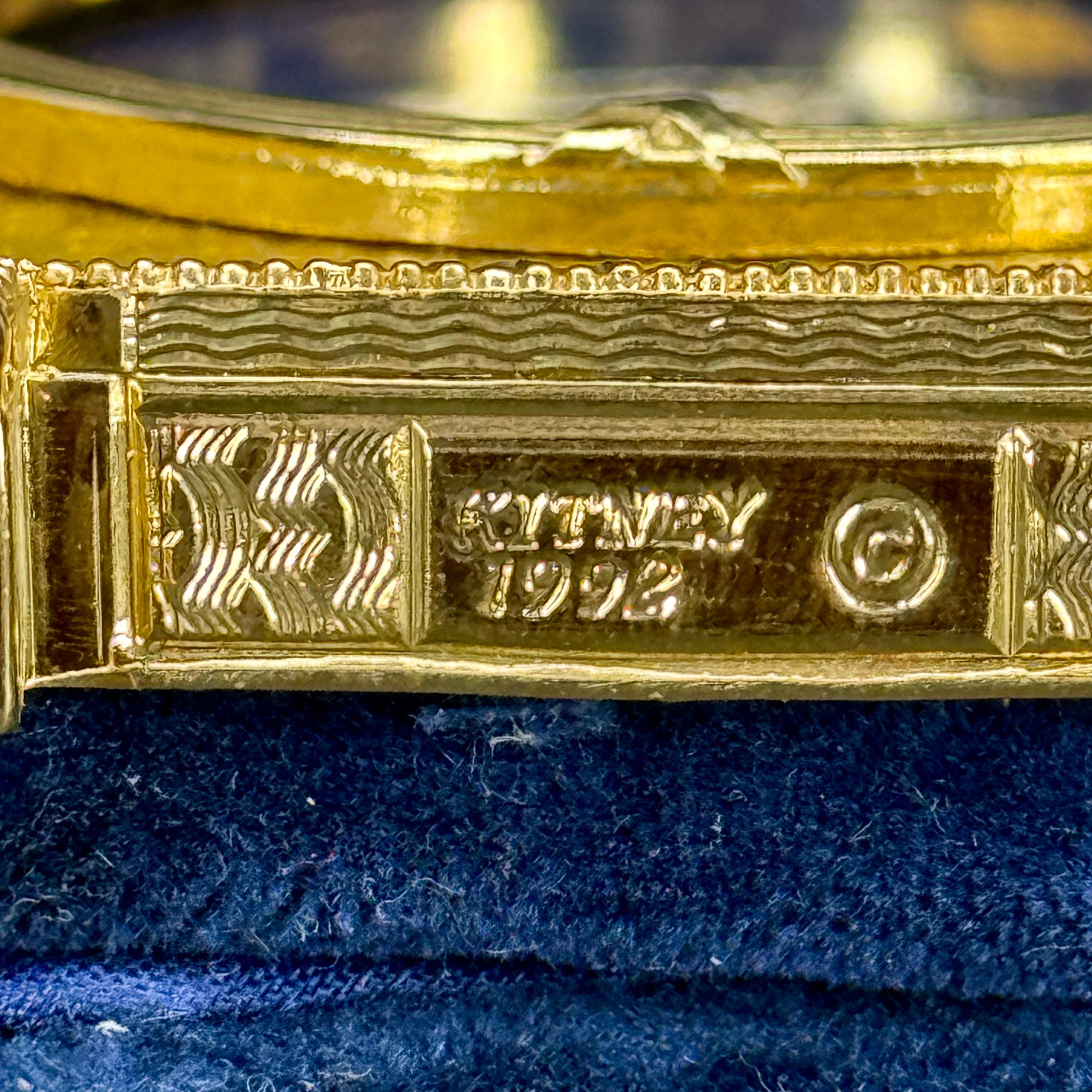 Portafoto d'epoca con smalto guilloché dorato di Kitney & Co. in vendita 6