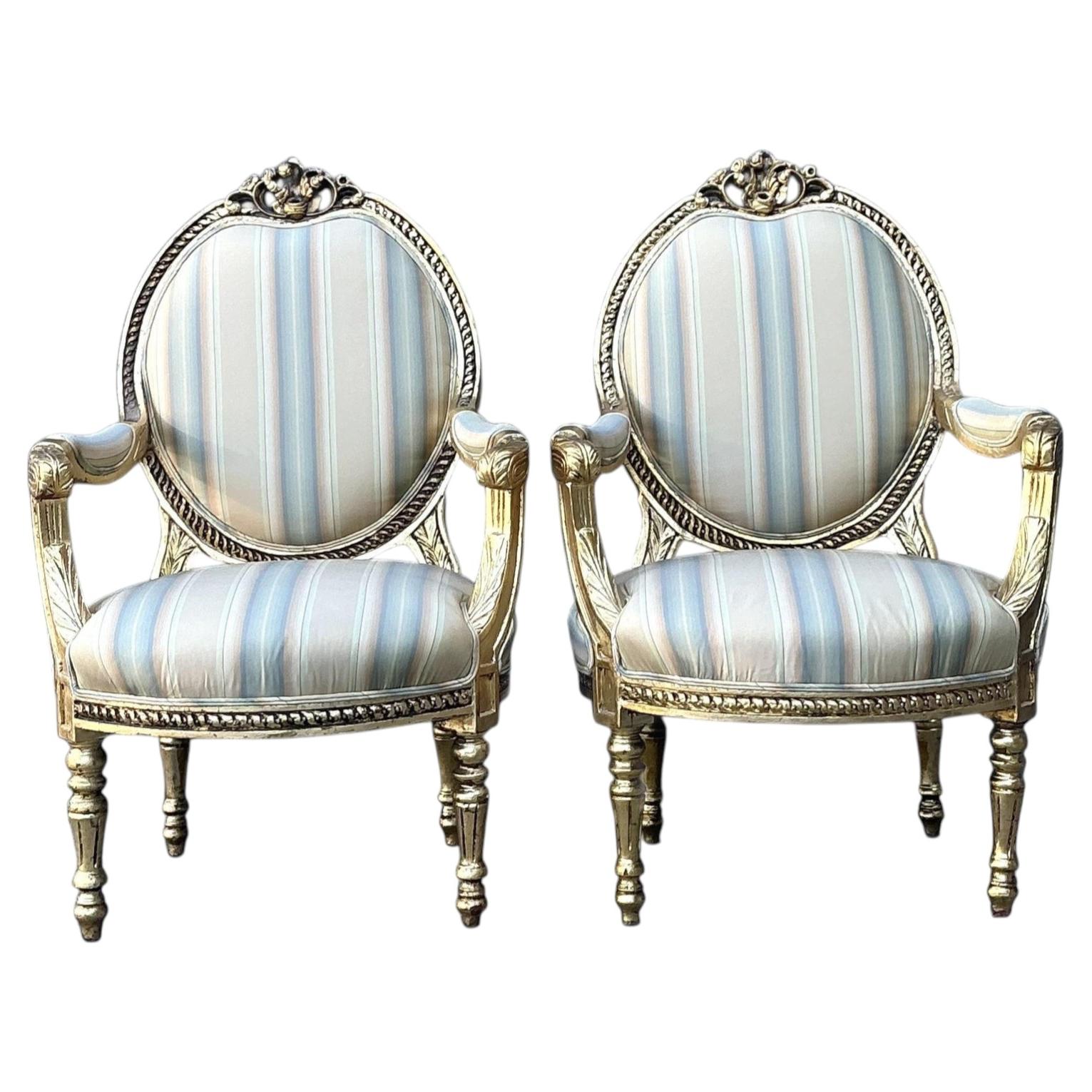 Vintage vergoldeten Medaillon Fauteuil Stühle - ein Paar im Angebot