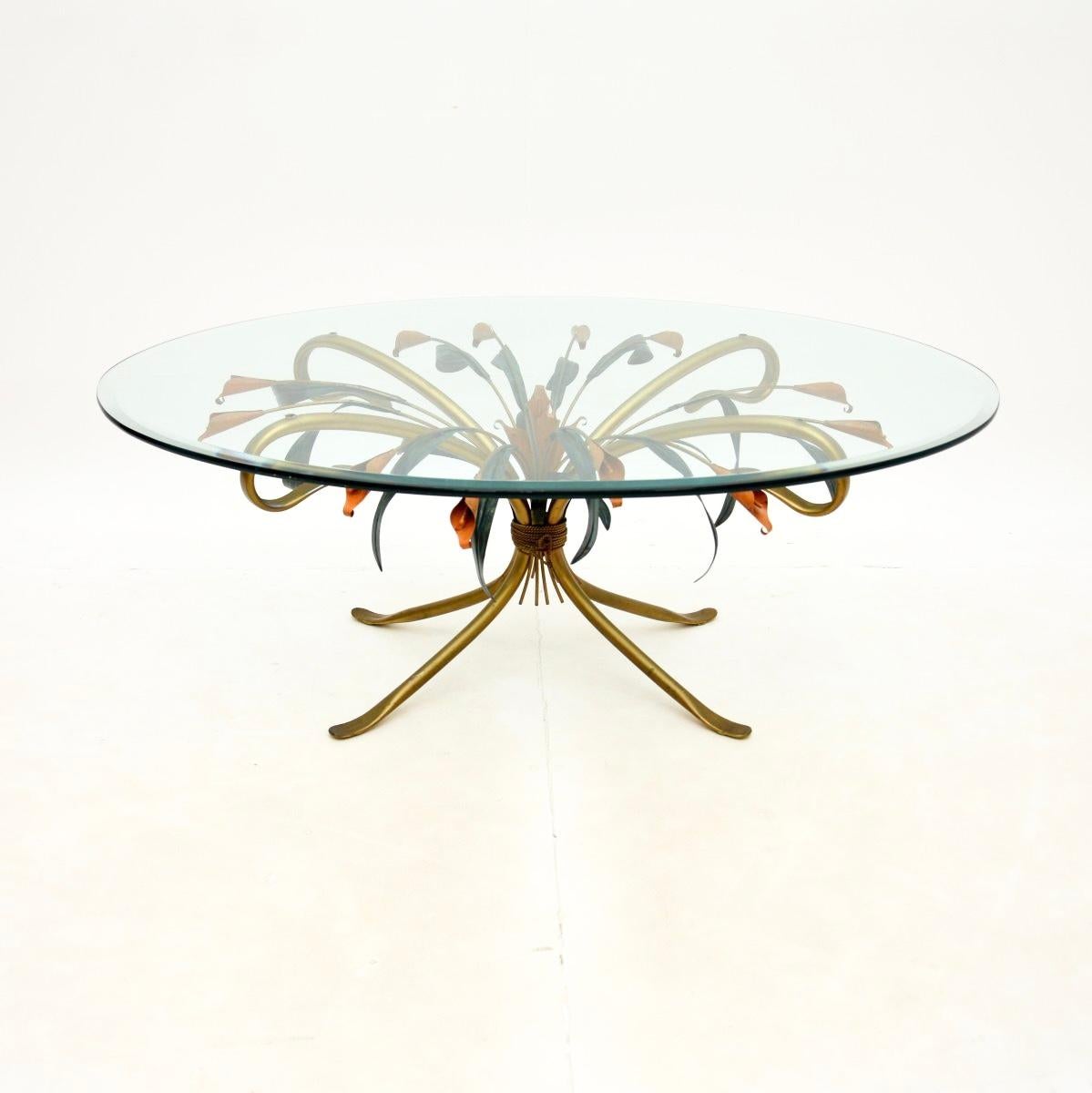 Mid-Century Modern Table basse vintage en métal doré par Hans Kogl en vente
