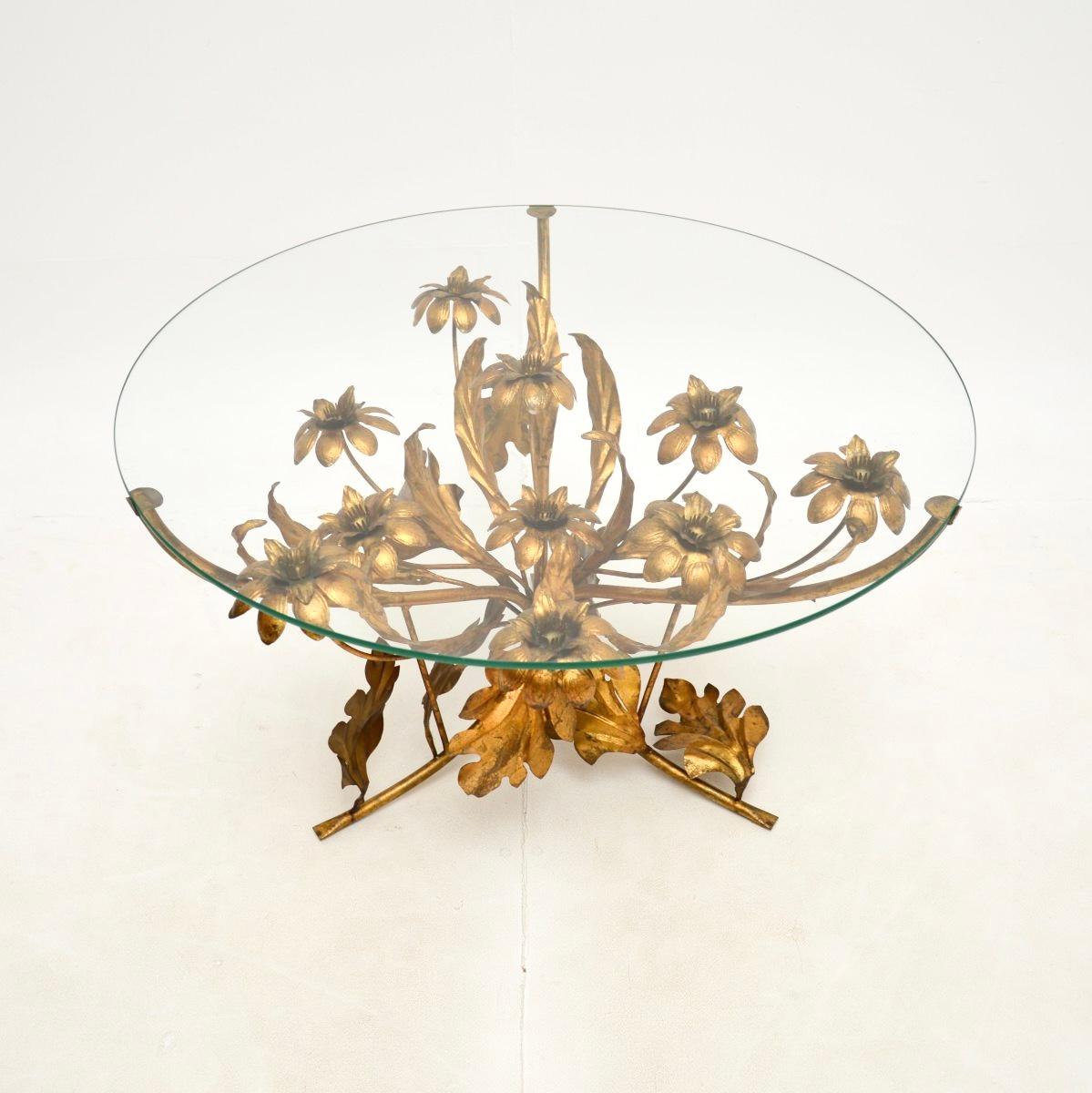 Doré Table basse vintage en métal doré par Hans Kogl en vente