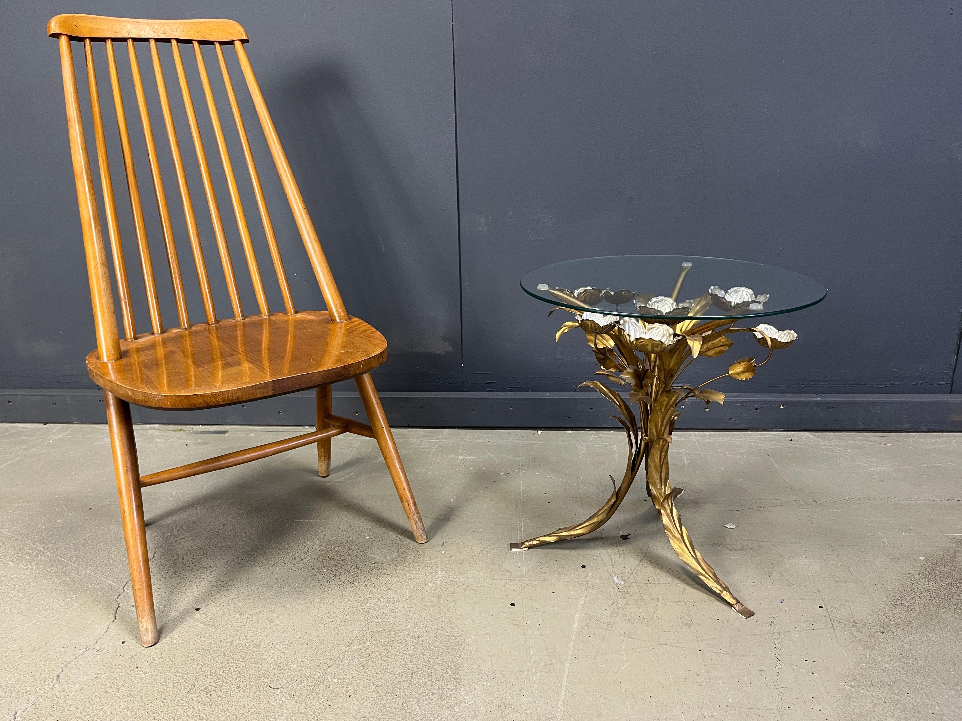 Charming metal flower coffee table or side table with a clear glass top.

Made in Italy, attributed to Hans Kögl.

Beautiful elegant look which brings a touch of nature inside your home. 

Good condition.

1960s - Italy

Height: 52cm
Diameter: