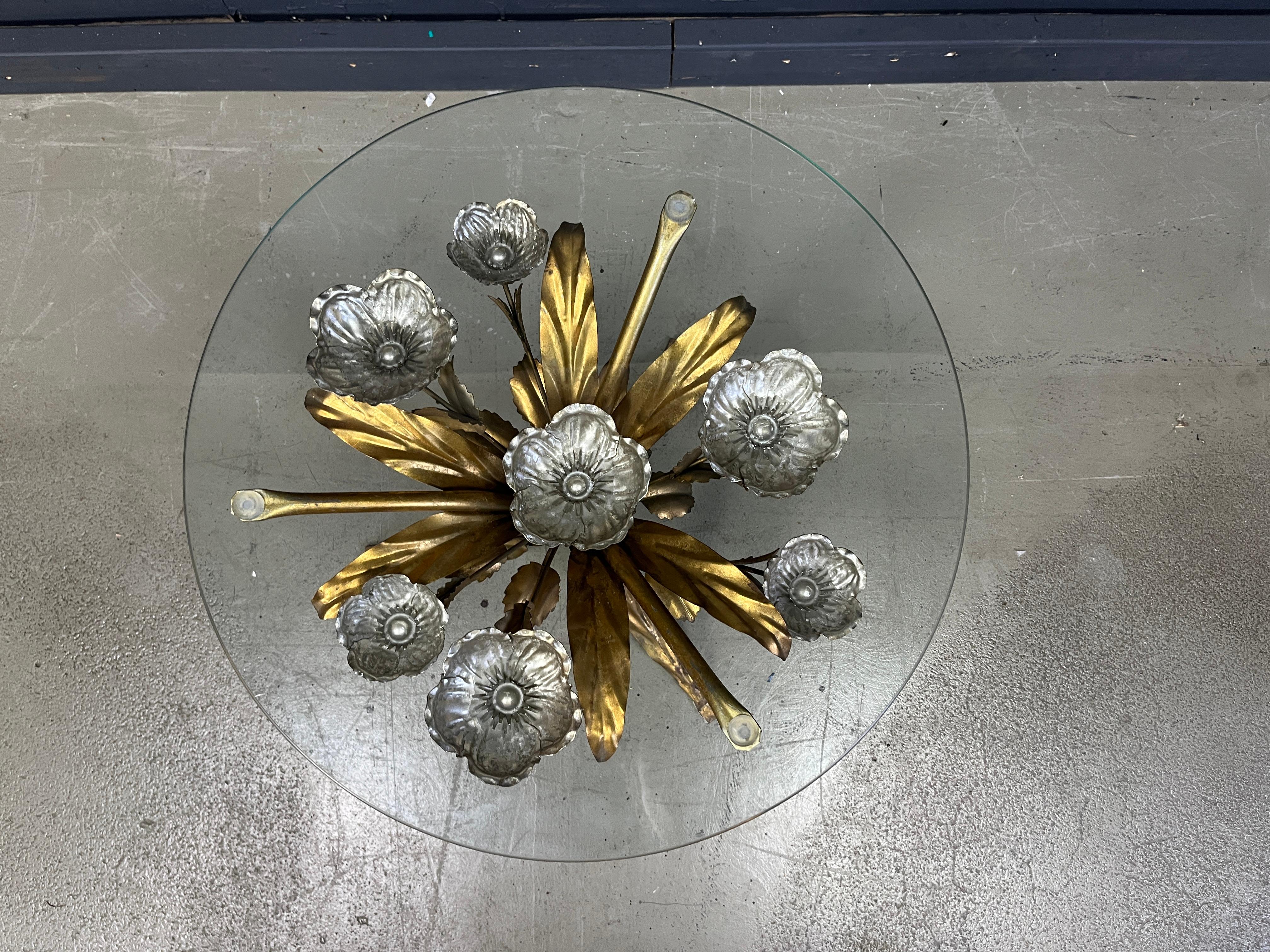 Hollywood Regency Vintage gilt metal flower side table, 1960s For Sale