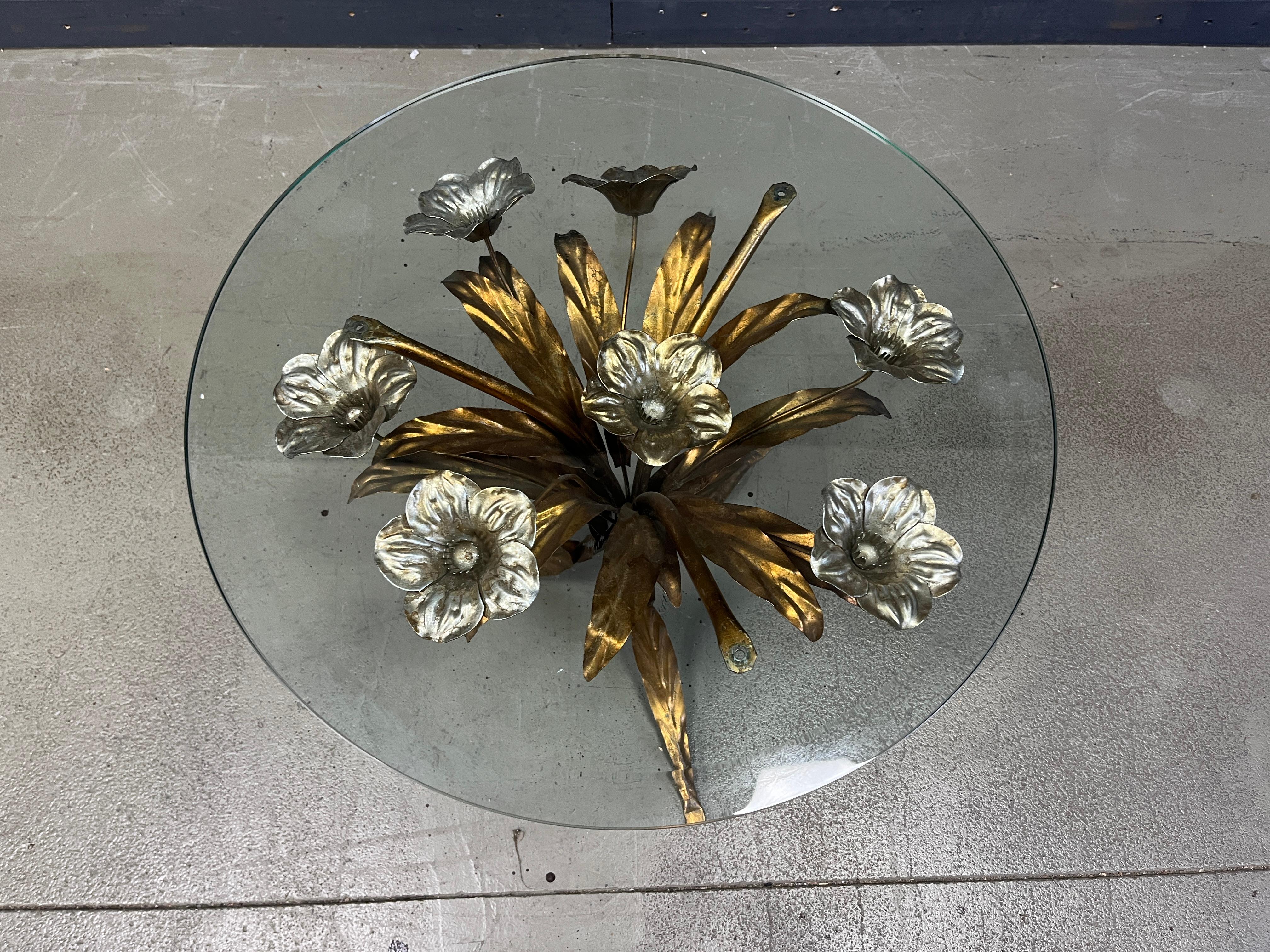 Metal Vintage gilt metal flower side table, 1960s For Sale