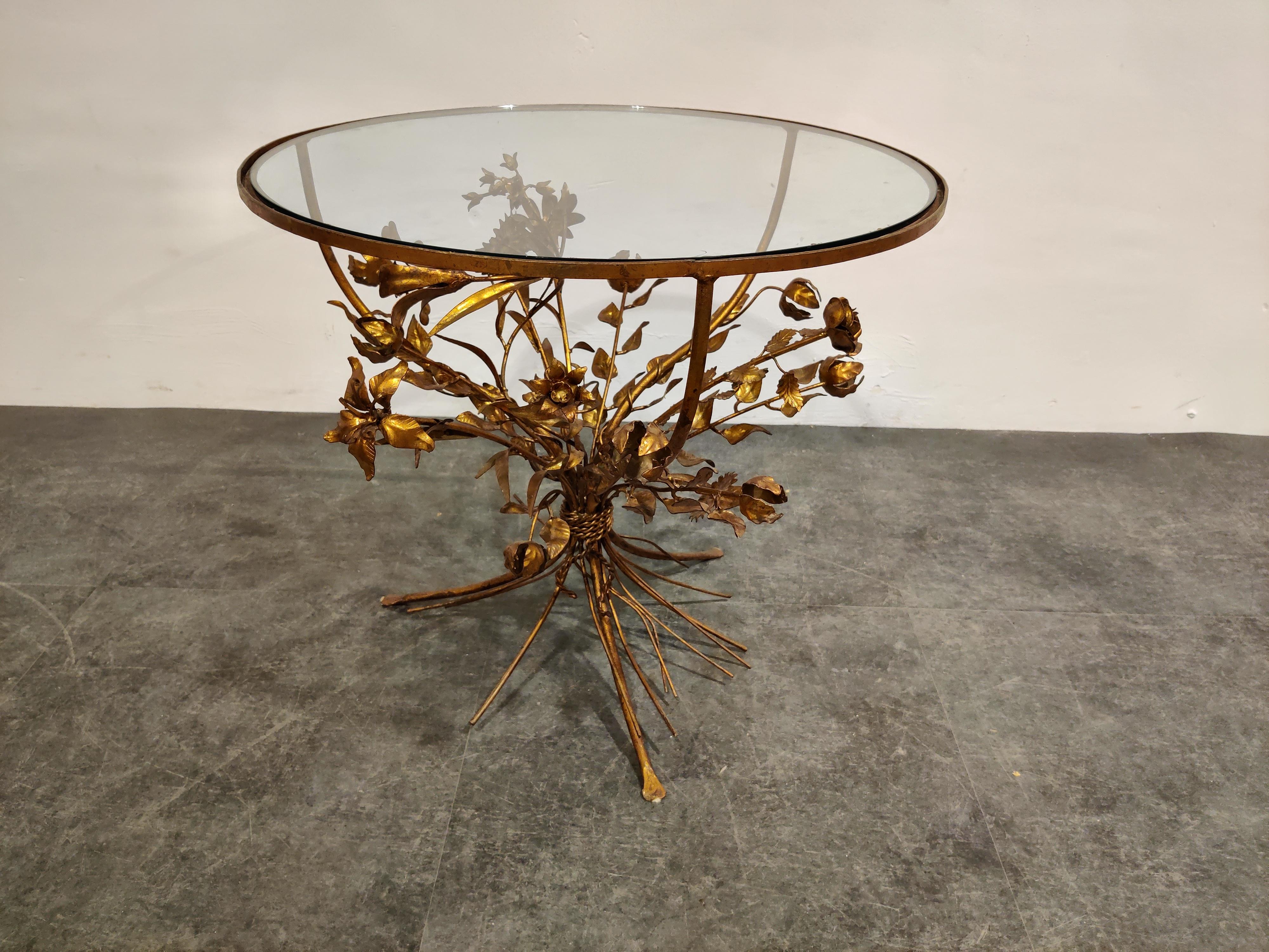 Vintage Gilt Metal Flower Side Table, Italy, 1960s In Good Condition In Leuven, Vlaams Gewest