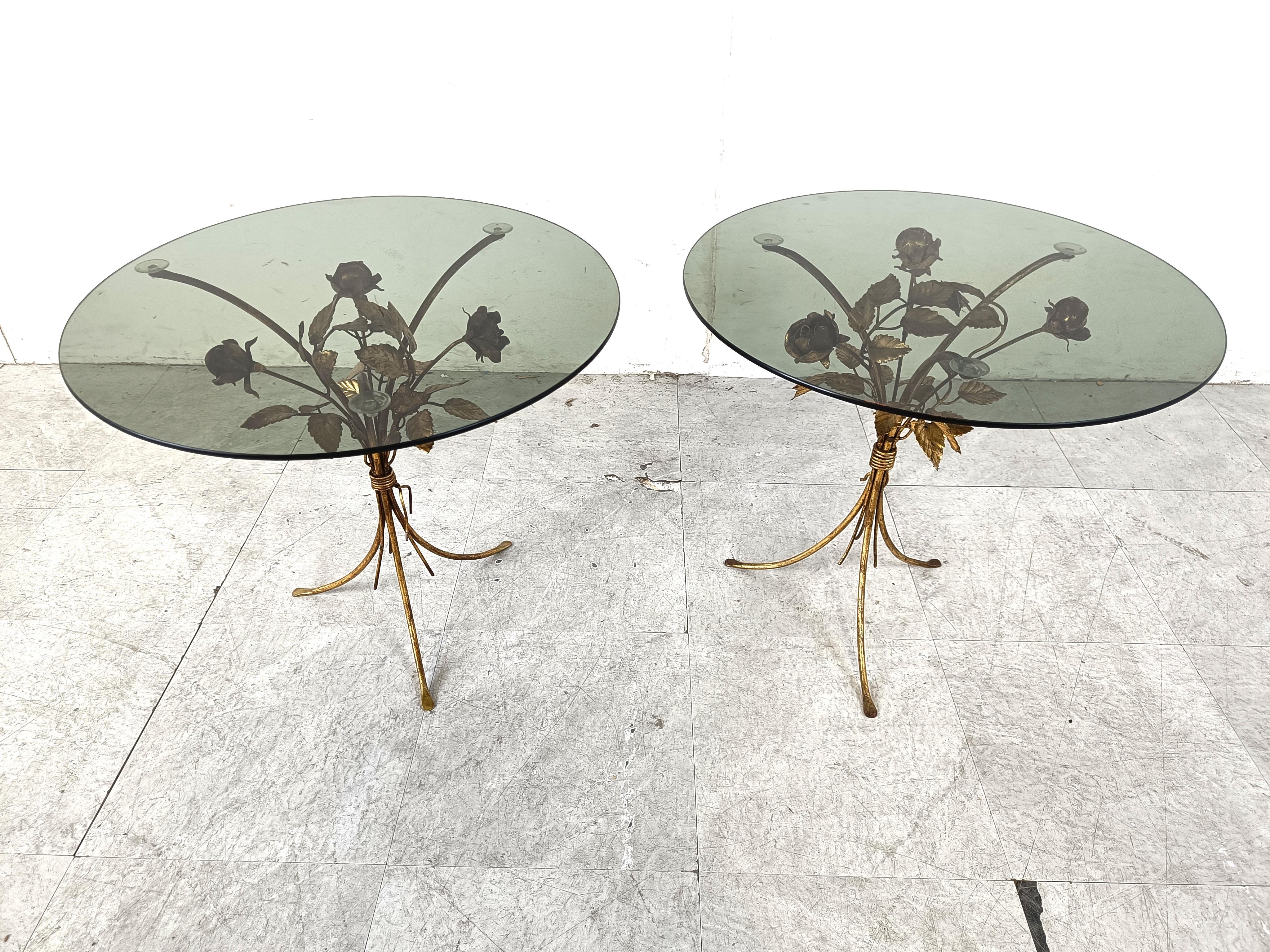 Charming metal flower coffee tables or side tables with a smoked glass top.

The tables were manufactured in italy.

Beautiful elegant look which brings a touch of nature inside your home. 

Good condition.

1960s - Italy

Height: 46cm
Diameter