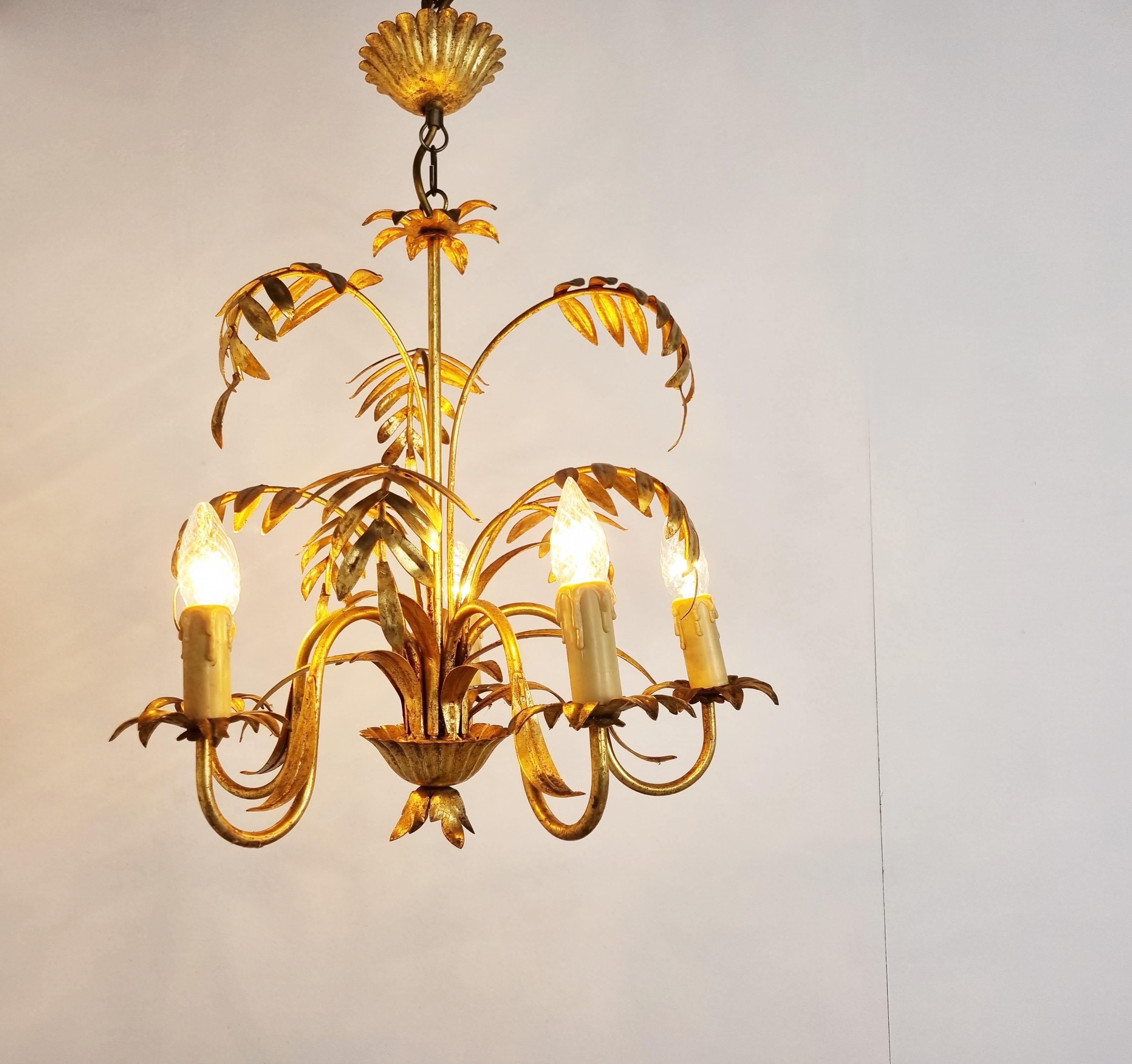 Vintage Gilt Metal Palm Chandelier, 1960s In Good Condition In HEVERLEE, BE