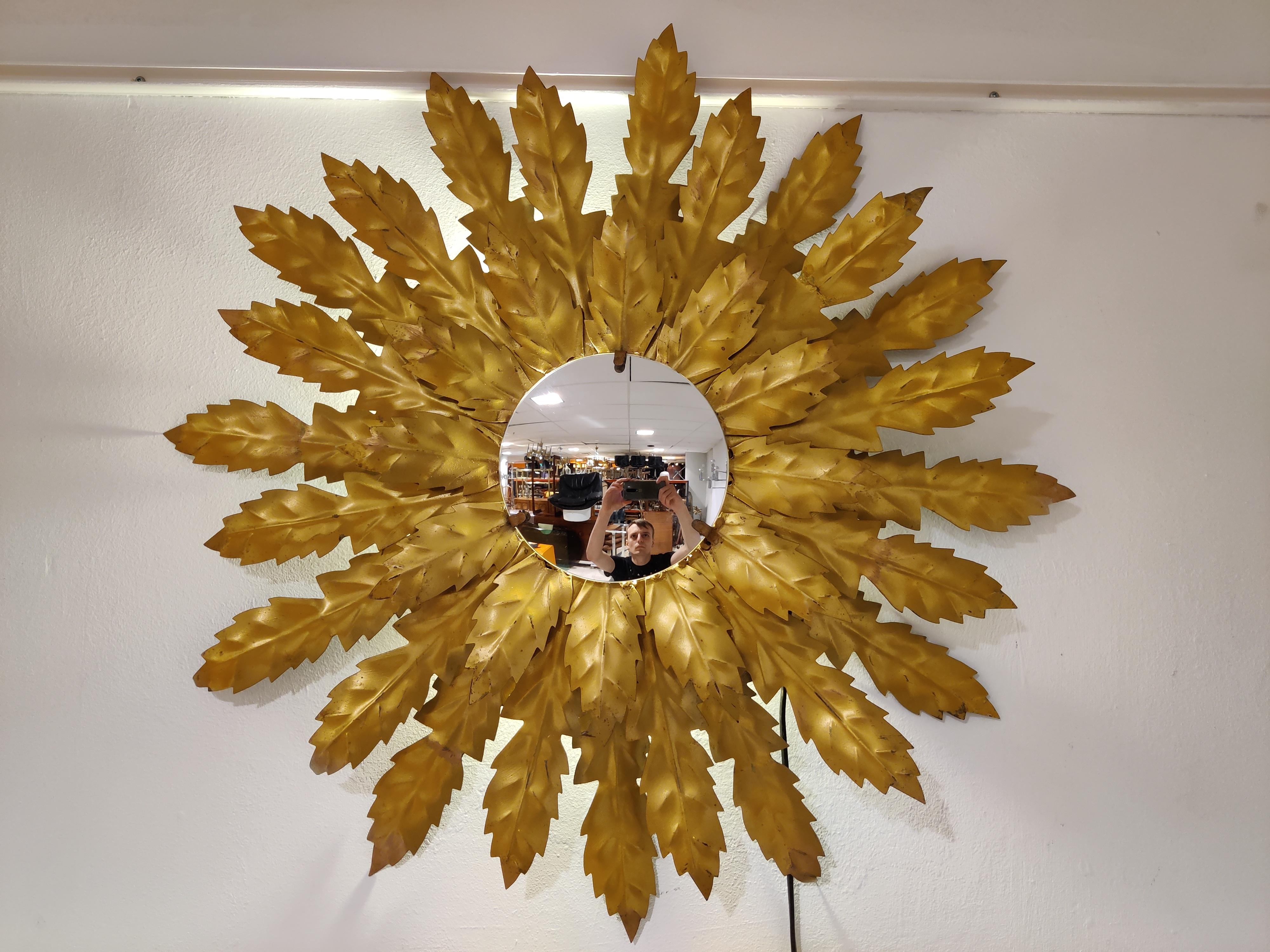 Vieux miroir en métal doré avec lumière Sunburst, années 1960 en vente 2