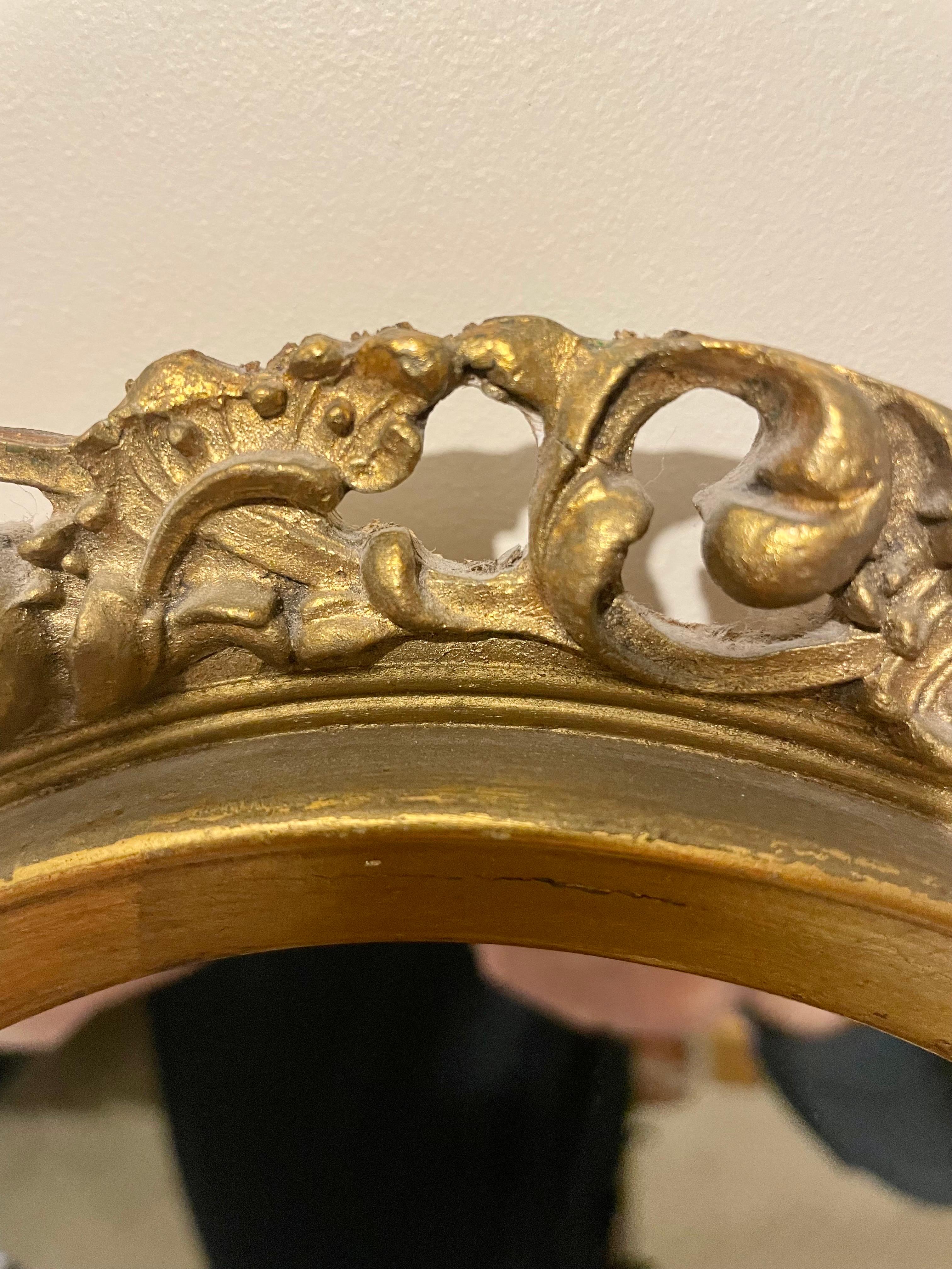  Vintage Gilt Oval Carved Italian Mirror For Sale 1