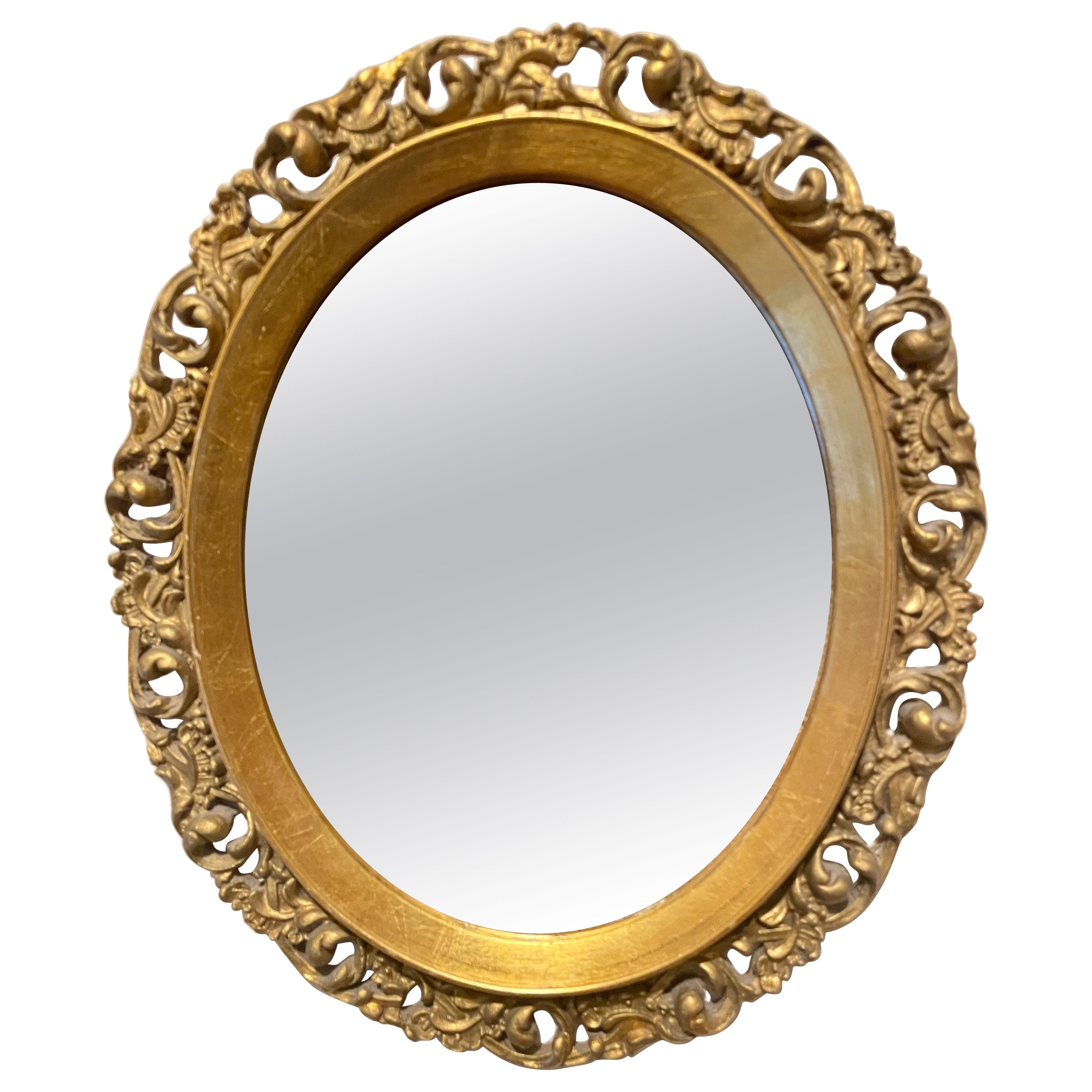 Miroir italien ovale sculpté et doré