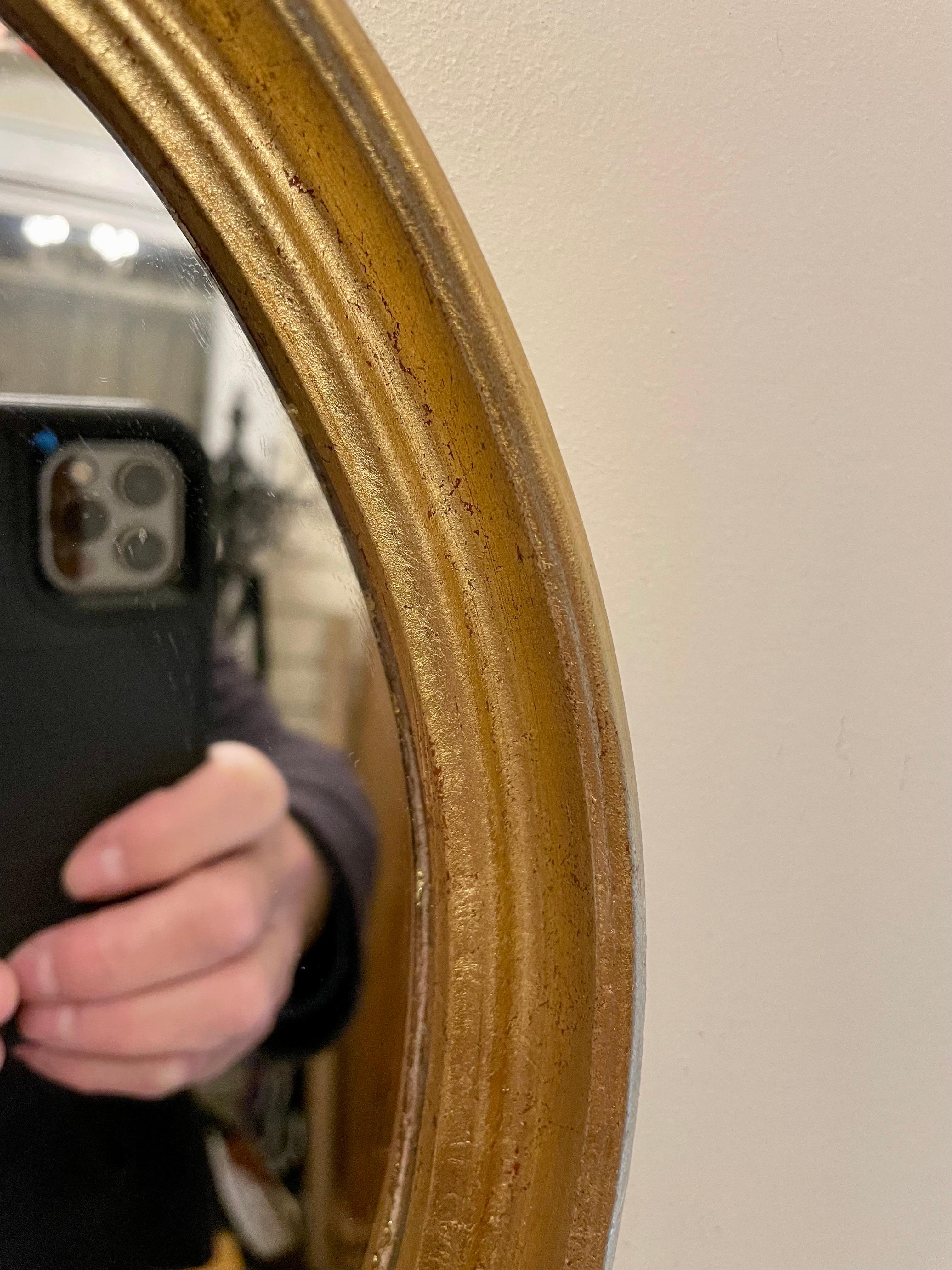 Doré Vieux miroir italien ovale doré en vente