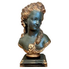 Busto femminile d'epoca in legno intagliato con dettagli dorati