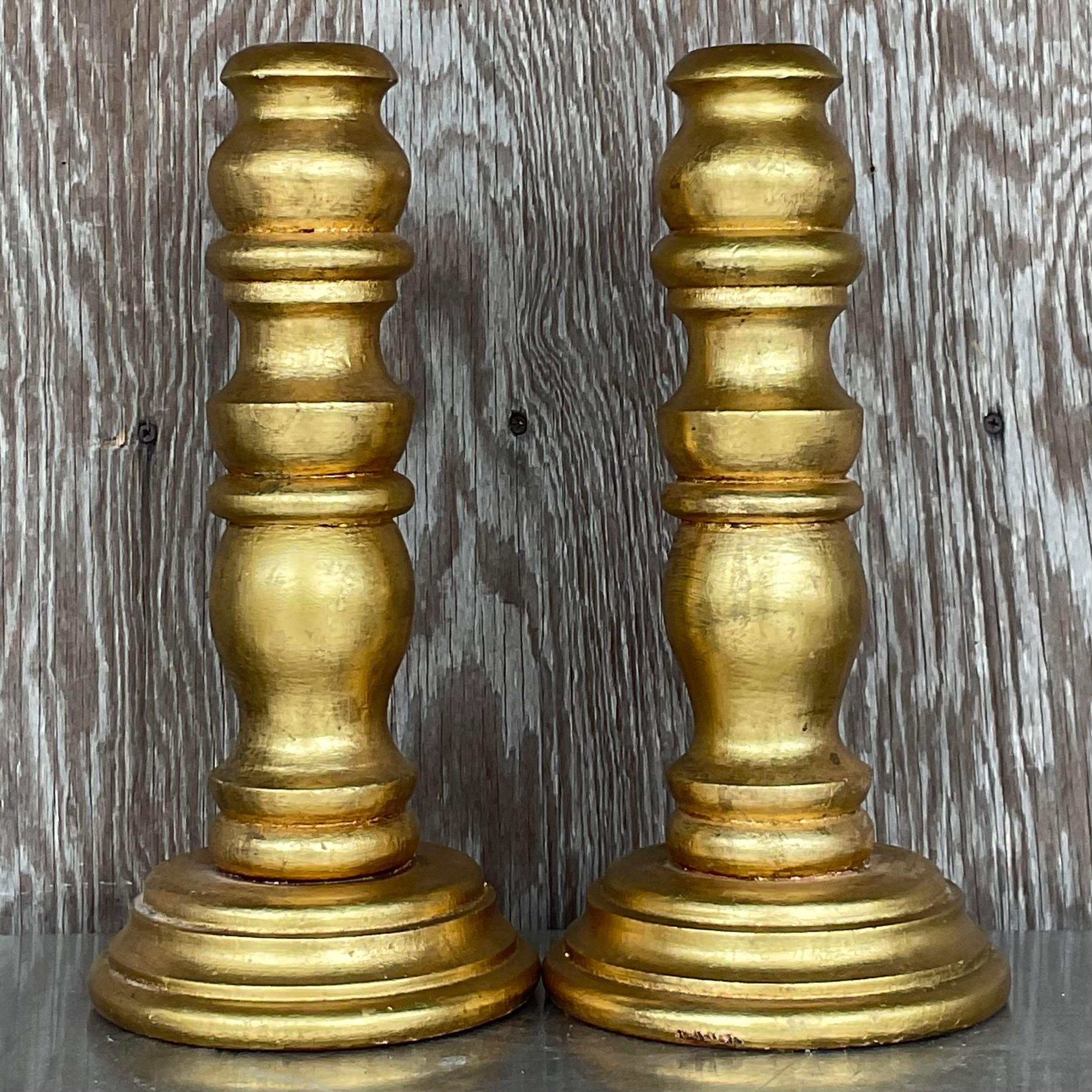 Mid-Century Modern Paire de chandeliers vintage en bois tourné et doré en vente