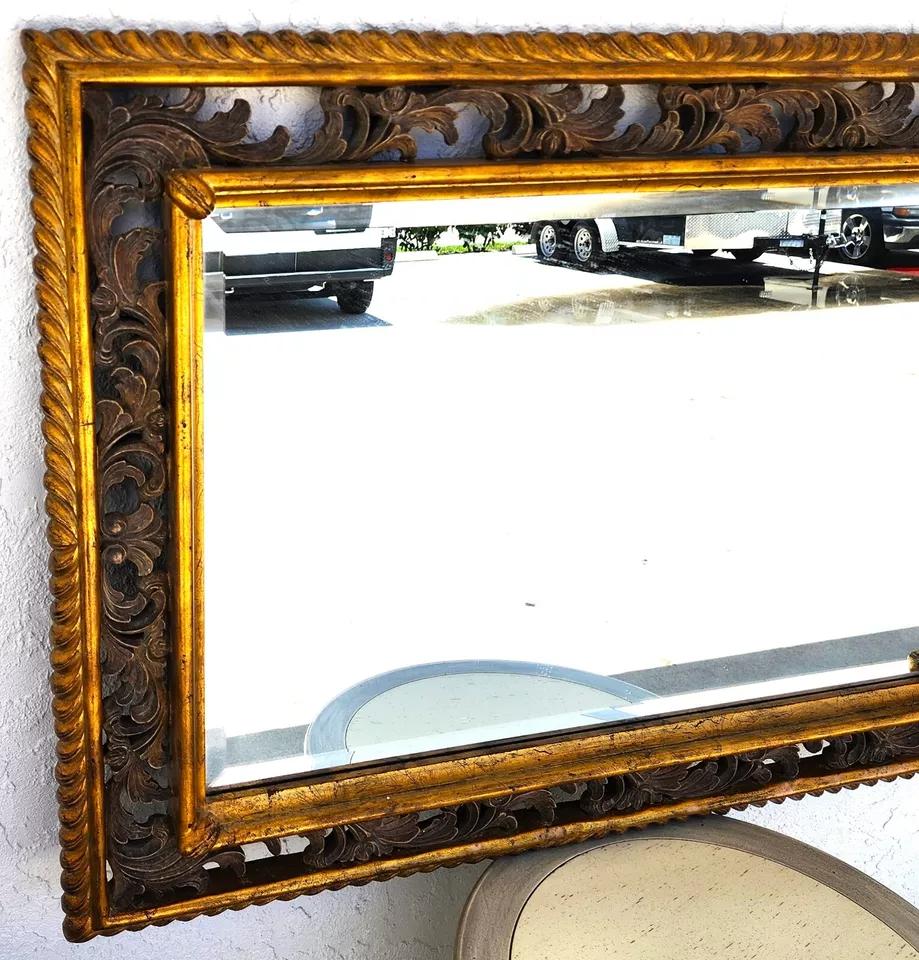 Specchio d'epoca in legno dorato di Harrison & Gil In condizioni buone in vendita a Lake Worth, FL