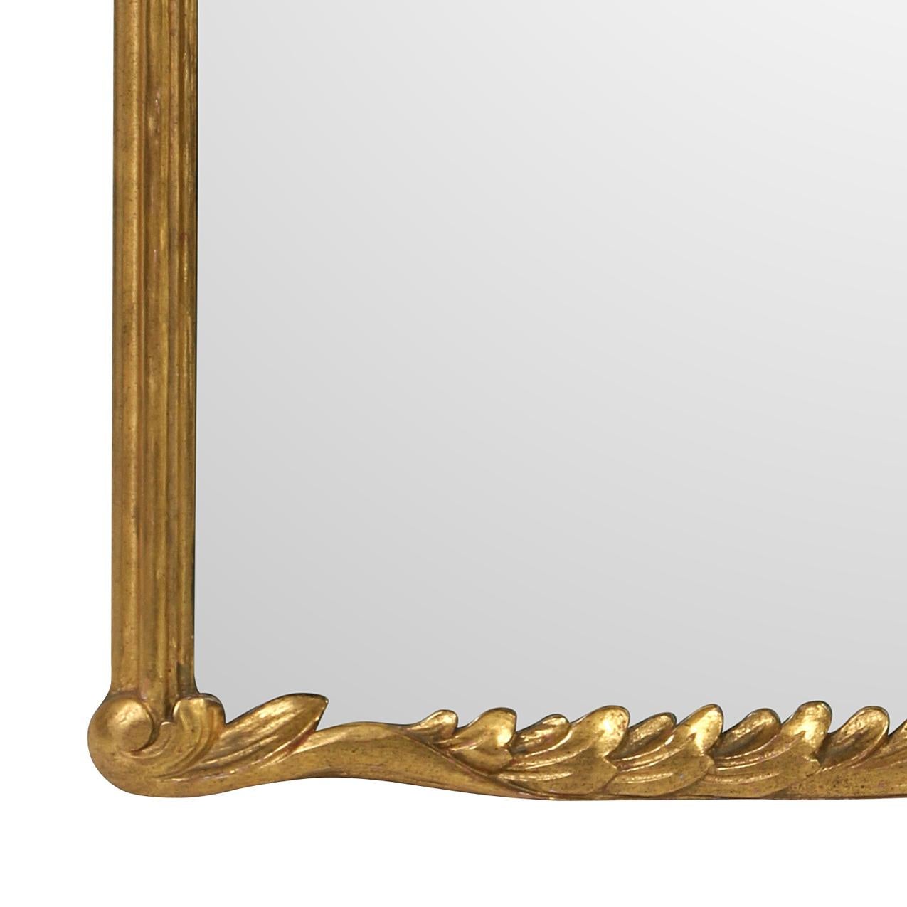 Rococo Miroir sculpté en bois doré en vente