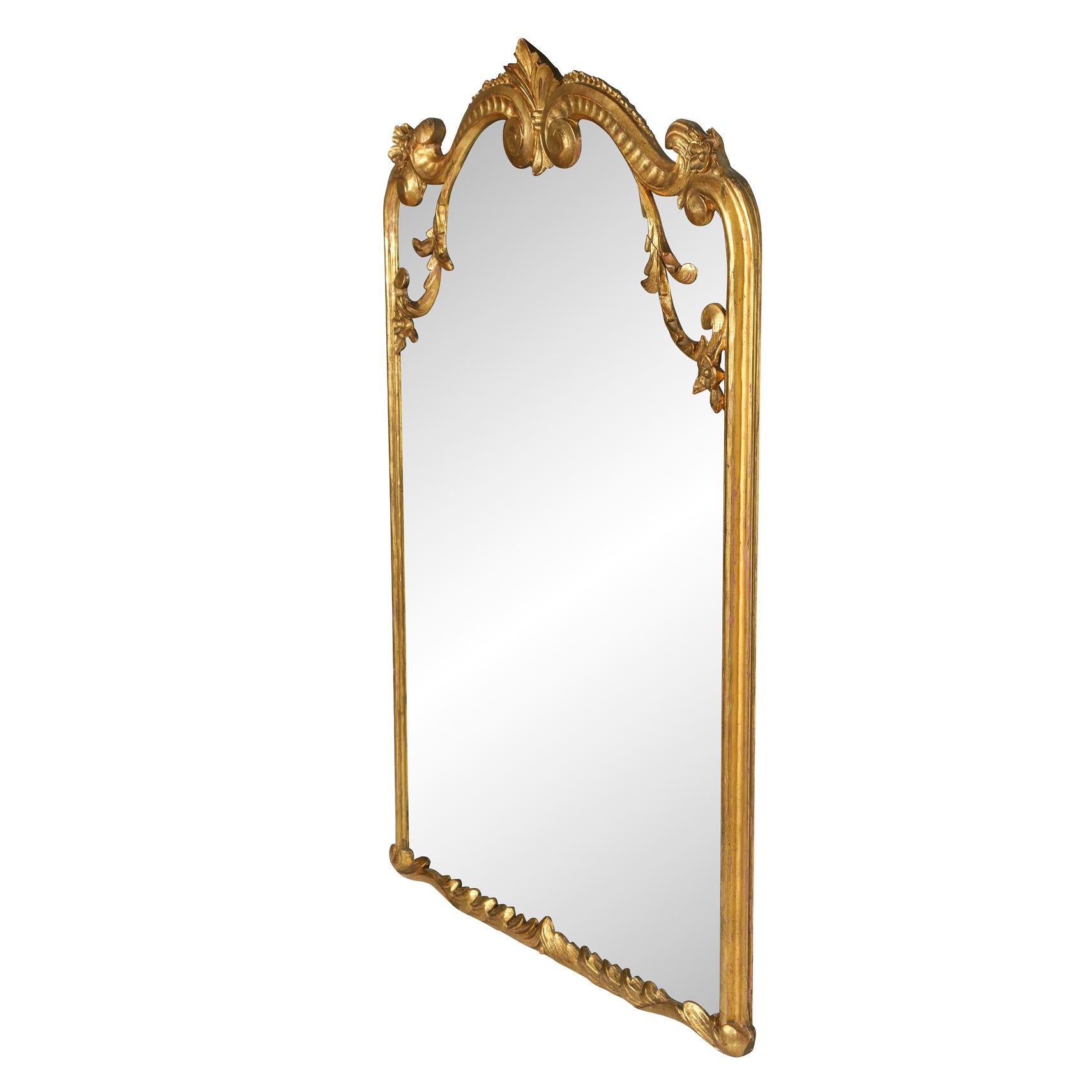 Vintage Giltwood Carved Mirror In Excellent Condition For Sale In New York, NY