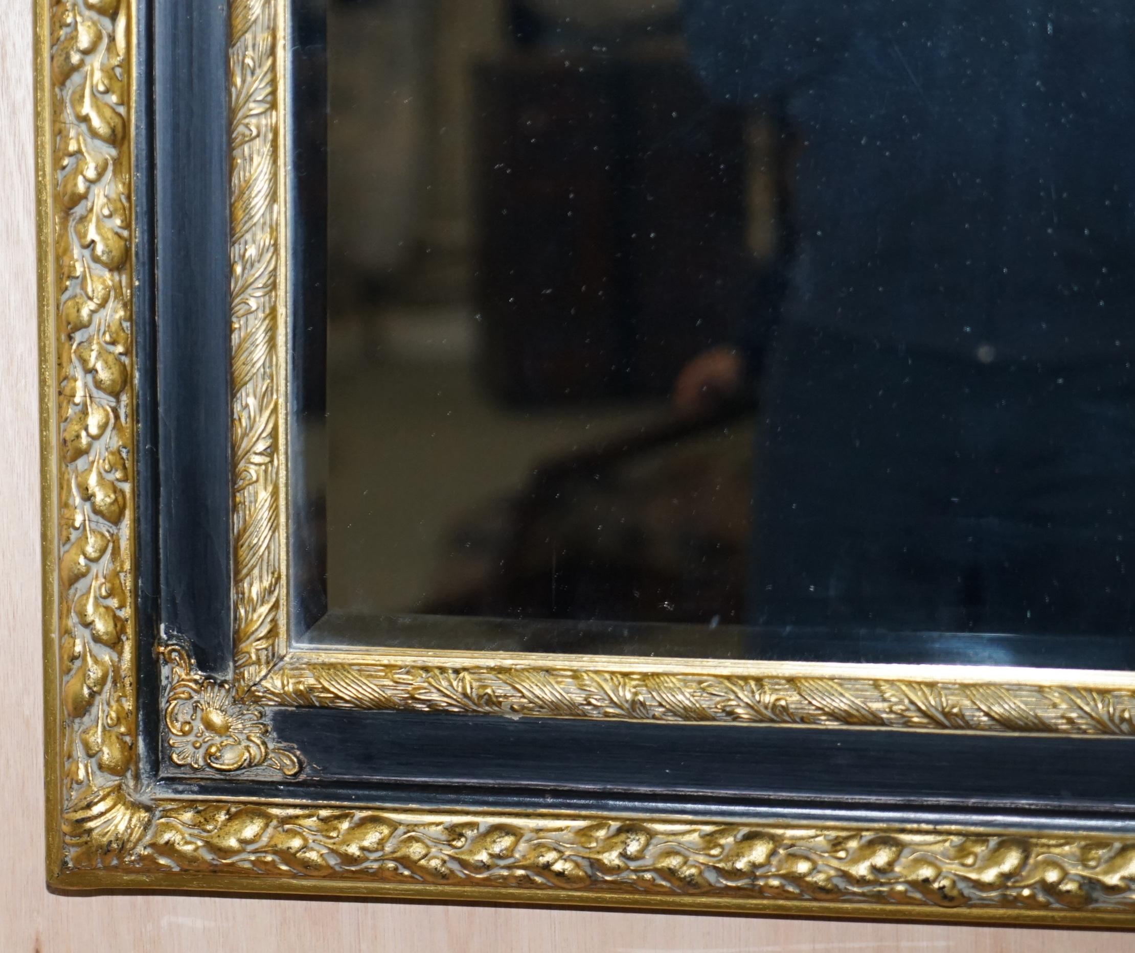 We are delighted to offer for sale this lovely vintage giltwood framed wall mirror

A very good looking and decorative wall mirror, it came to me with two Ralph Lauren mirrors however this piece is unbranded so I’m not sure who made it

There is