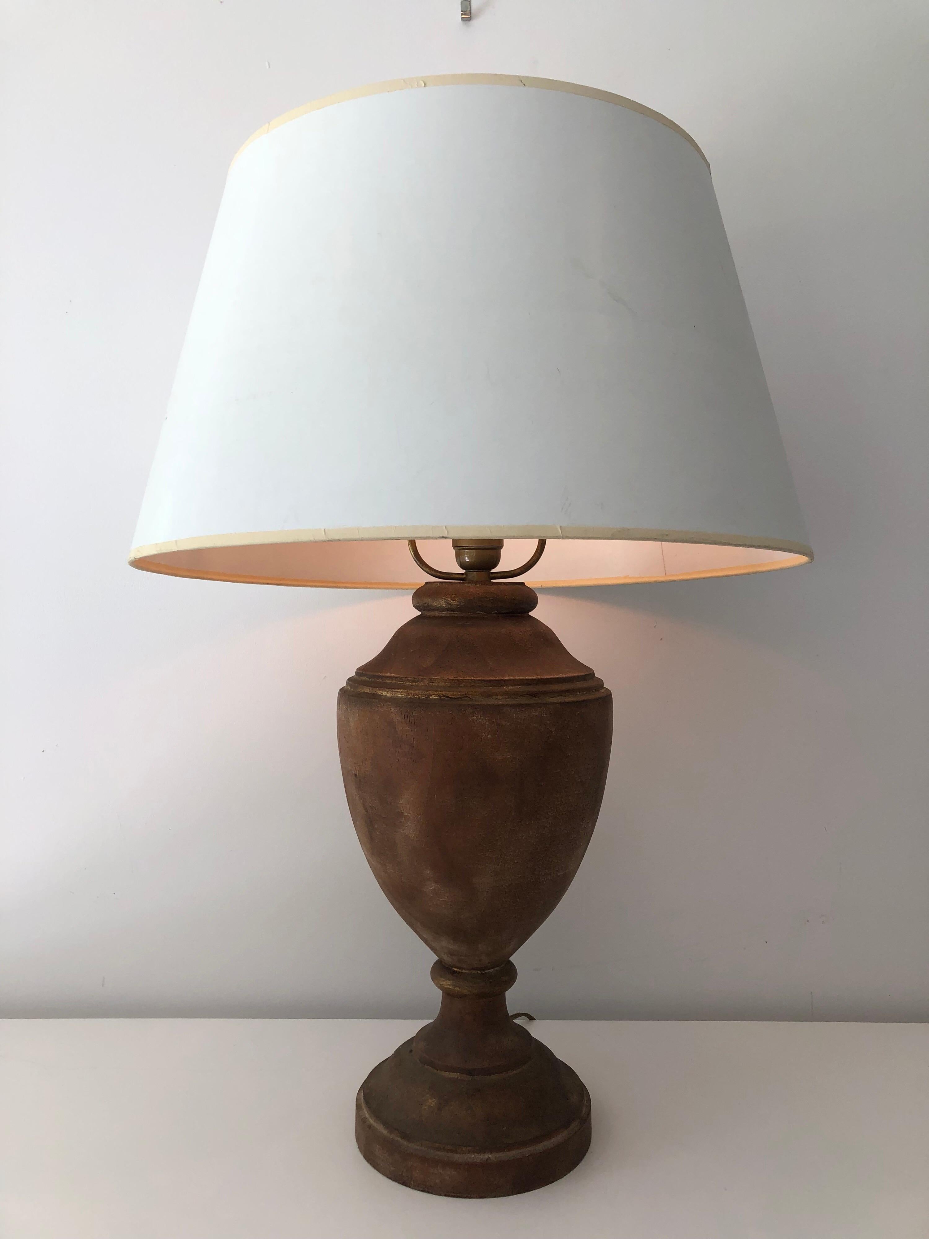 A vintage urn form table lamp in giltwood. Shade for display purposes only.