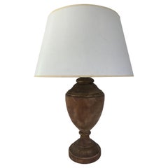 Vieille lampe de table Urne en bois dor