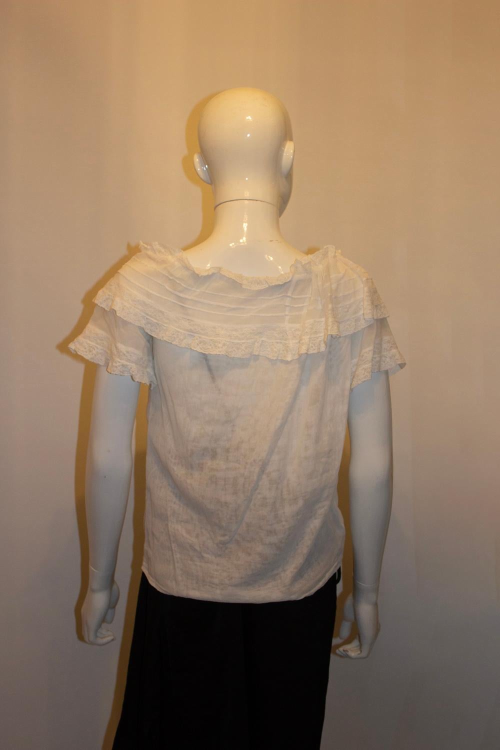 Vintage Gina Fratini White Cotton Top with Lace Detail In Good Condition For Sale In London, GB