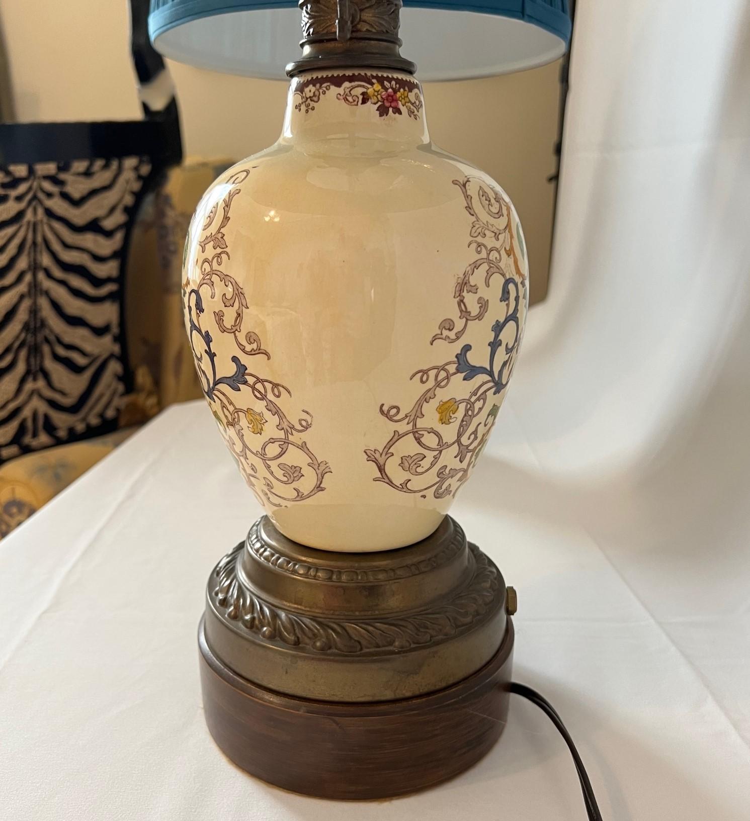 Paire de lampes anciennes en forme de jarre à gingembre de style Masons Nabob, avec abat-jours neufs Bon état - En vente à Morristown, NJ