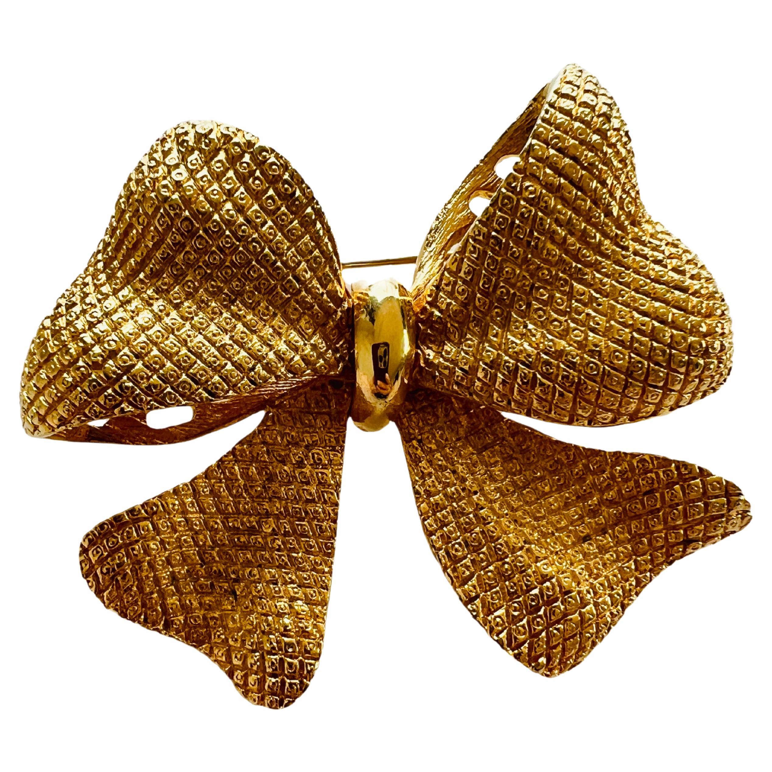 Vintage Ginnie Johansen Gold Plate Bow Textured Quilted Brooch Pin For Sale