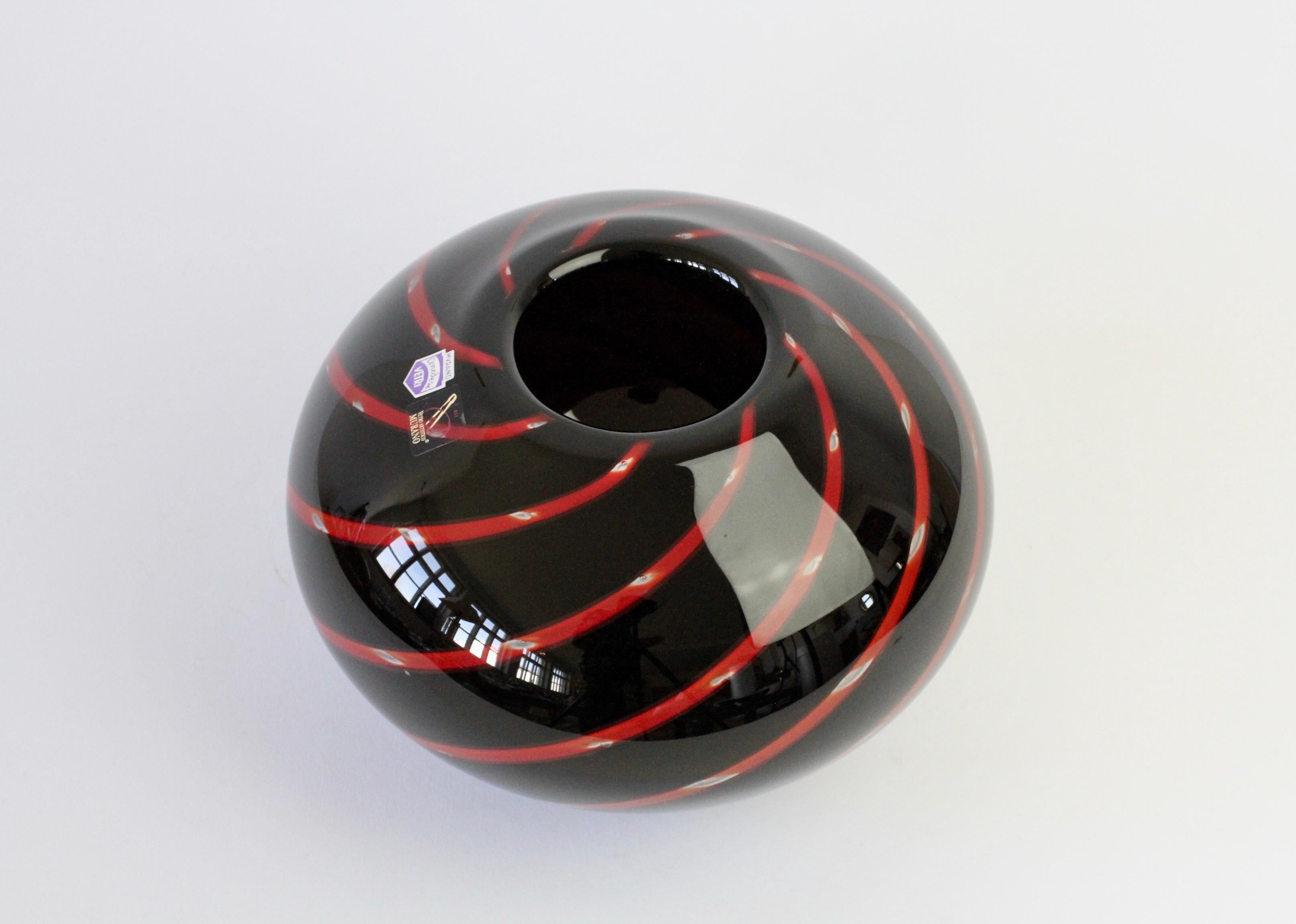 Vintage Gino Cenedese Red and Black Bubble Italian Murano Glass Vase circa 2000s 9