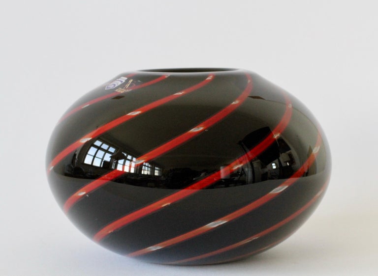 Blown Glass Vintage Gino Cenedese Red and Black Bubble Italian Murano Glass Vase circa 2000s For Sale