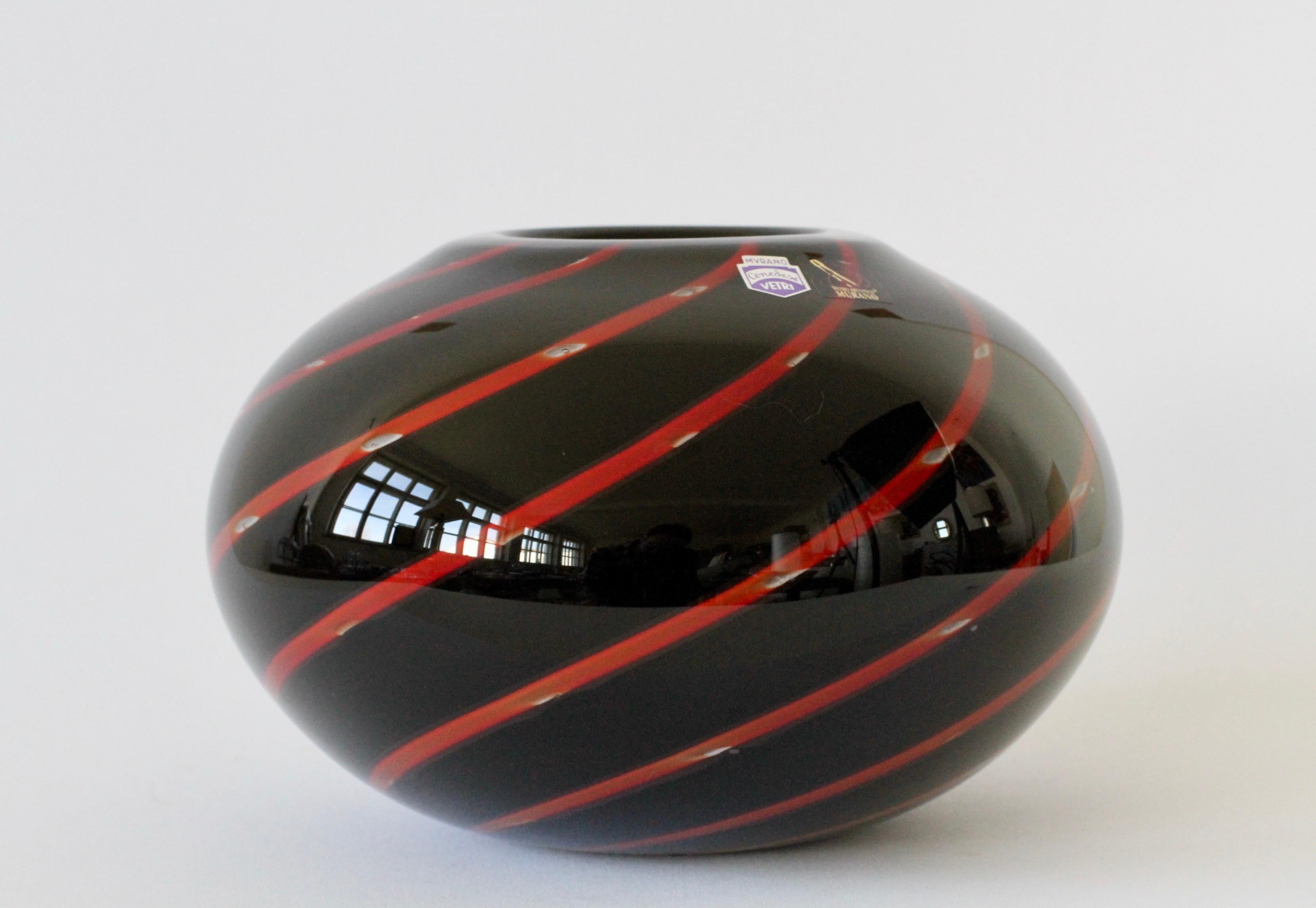 Vintage Gino Cenedese Red and Black Bubble Italian Murano Glass Vase circa 2000s 1