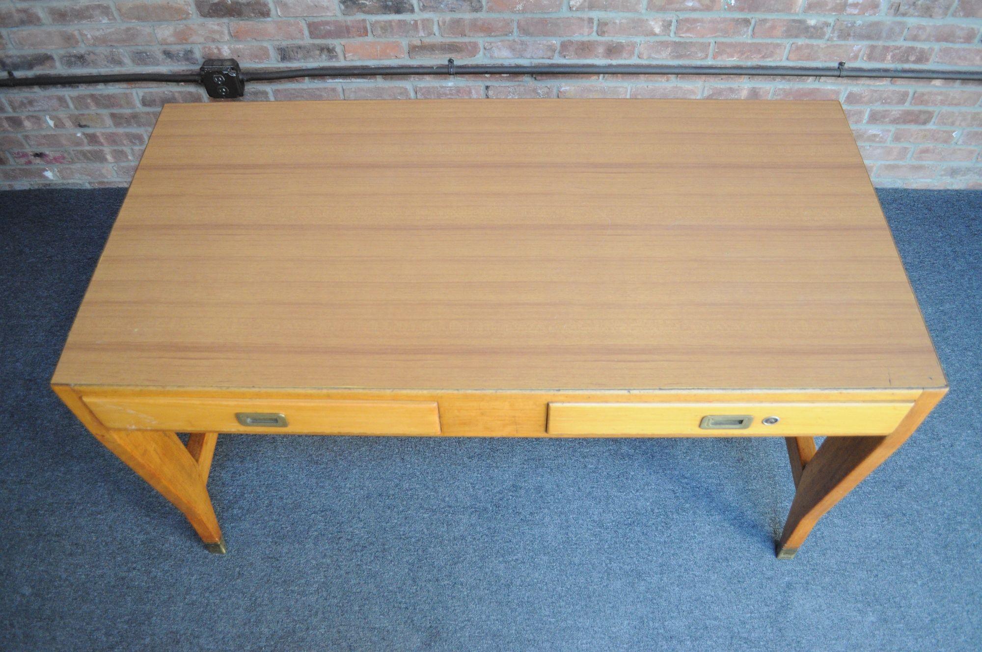 Vintage Gio Ponti BNL Writing Table / Desk in Italian Walnut, Beech and Brass In Good Condition For Sale In Brooklyn, NY