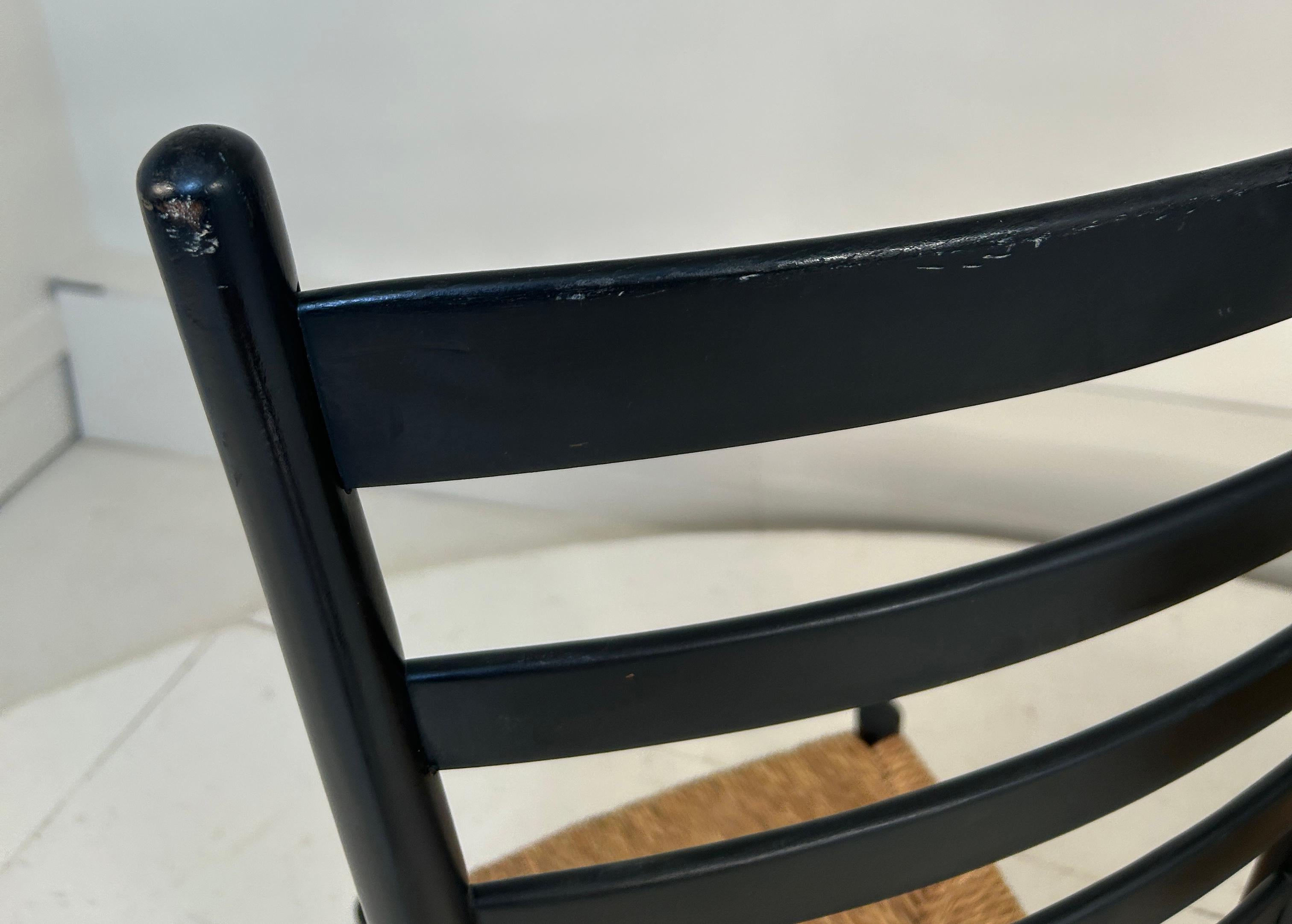 Vintage Gio Ponti Style Black Ladder Back Dining Pair of Chairs For Sale 3