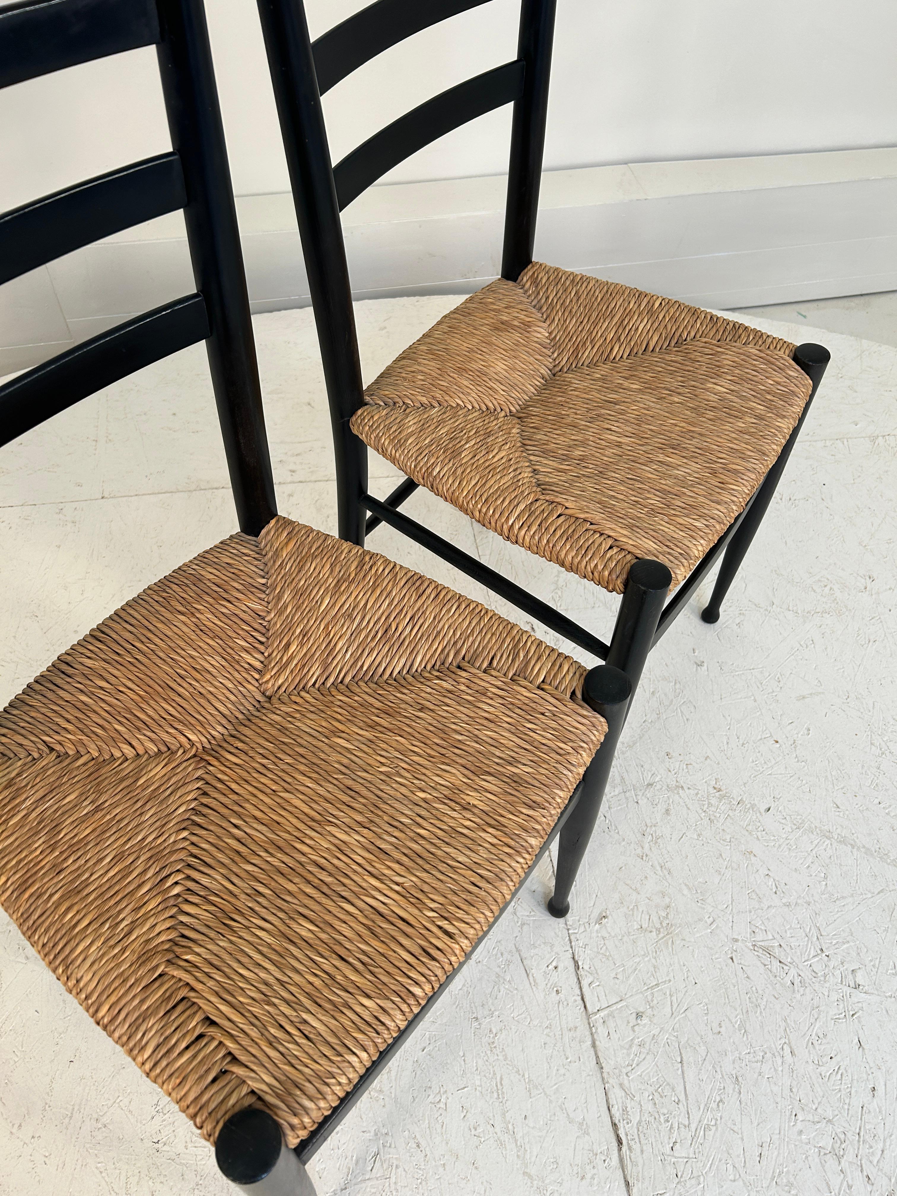 Vintage Gio Ponti Style Black Ladder Back Dining Pair of Chairs In Good Condition For Sale In South Charleston, WV