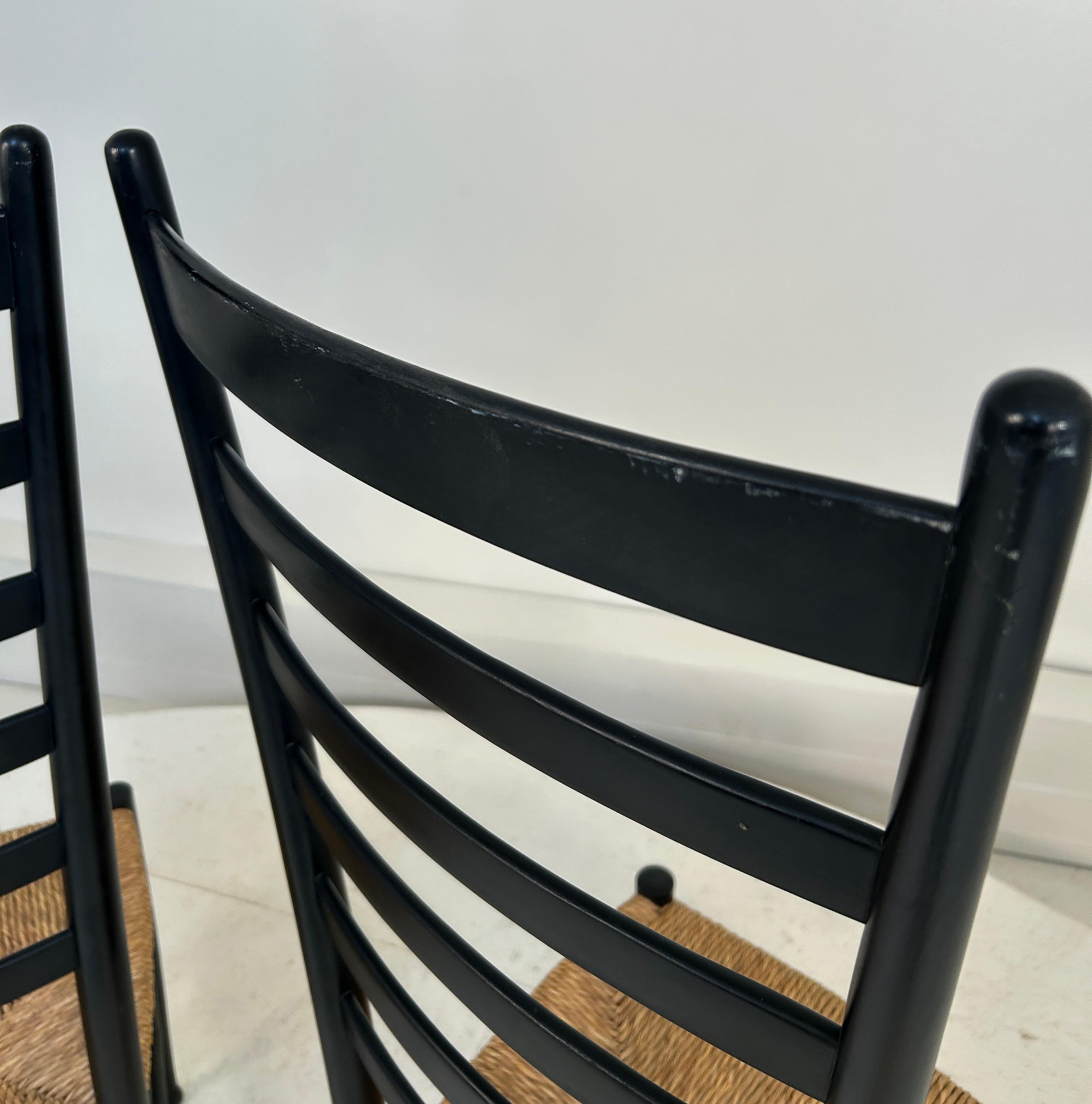 Vintage Gio Ponti Style Black Ladder Back Dining Pair of Chairs For Sale 2